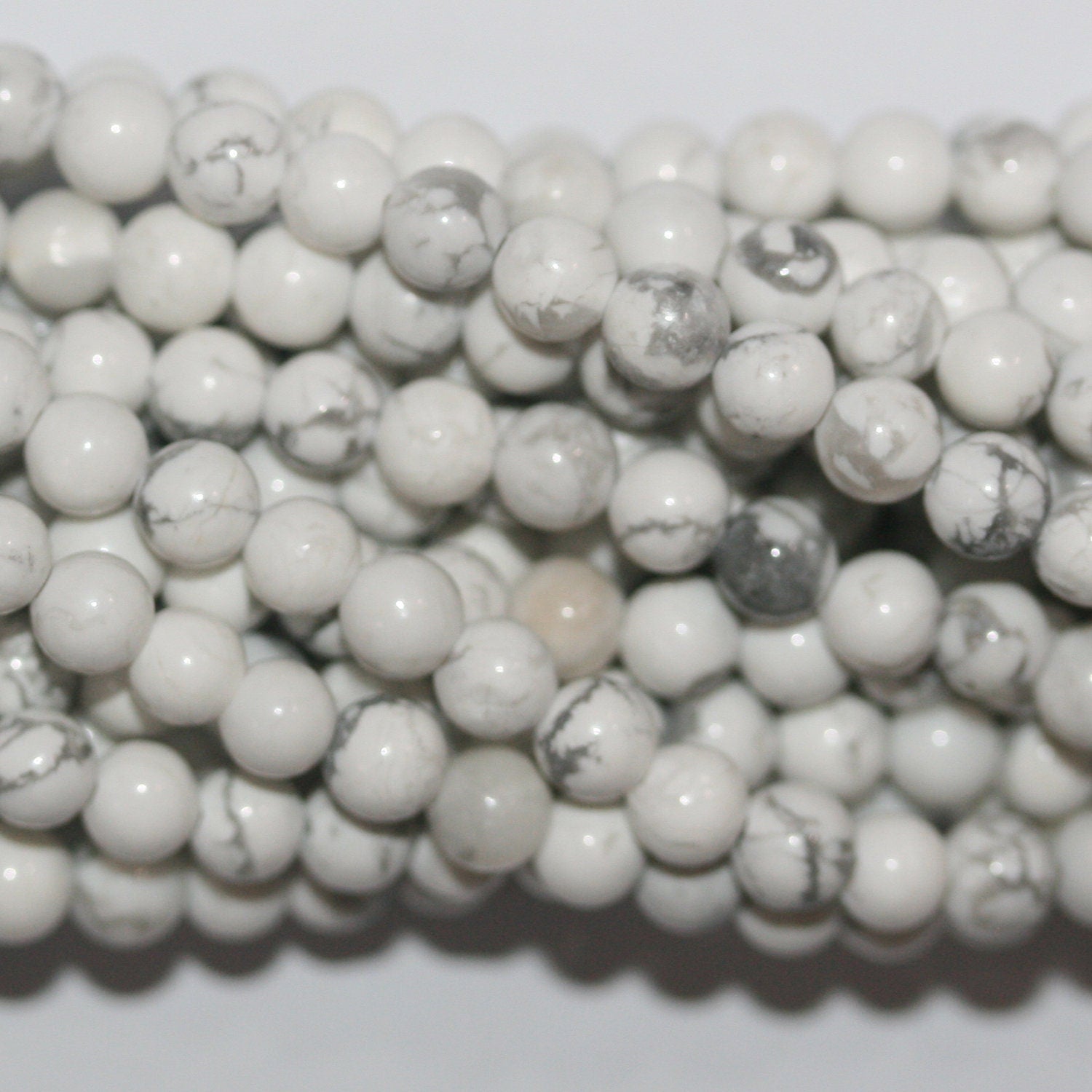 Perles rondes lisses en howlite blanche, 4 mm, 15 pouces (38 cm) de long, 39 cm de longueur.