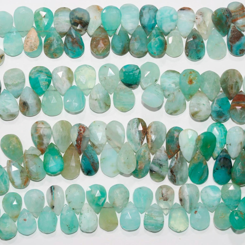 Perles péruviennes à facettes en forme de goutte, 8 pouces (14 x 10 mm) environ. Longueur du fil : 21 cm.