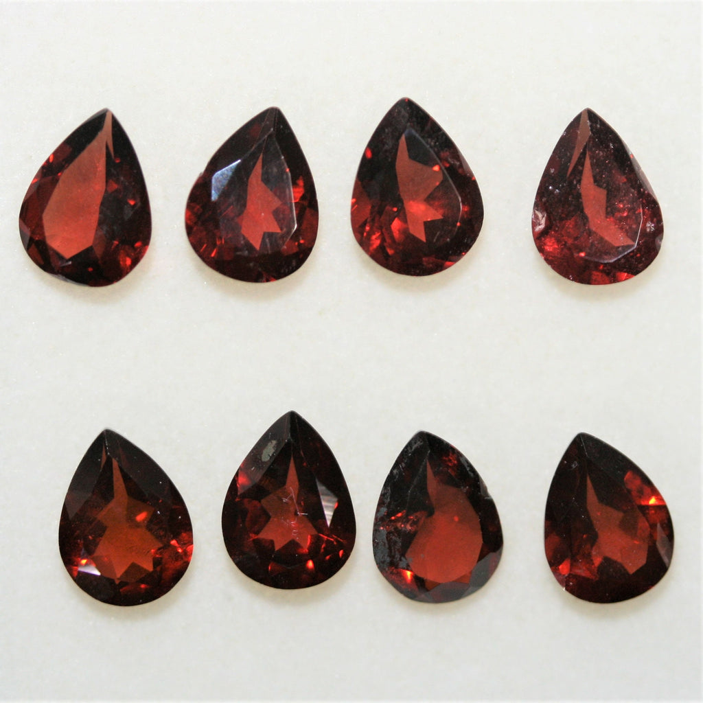 Lote de 8 piezas de granate facetado de 8 x 6 mm. (8 piezas)