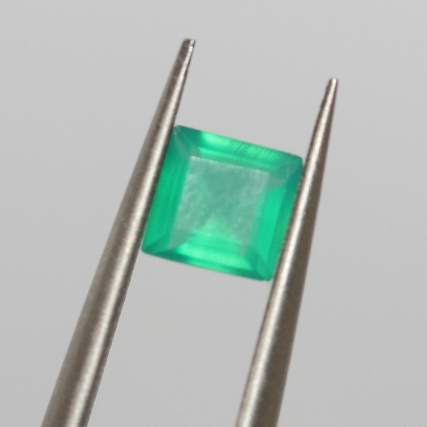 Lot de 12 pierres d'onix vert facettées carrées de 7 mm. - Pierres précieuses de qualité supérieure, vente en gros.