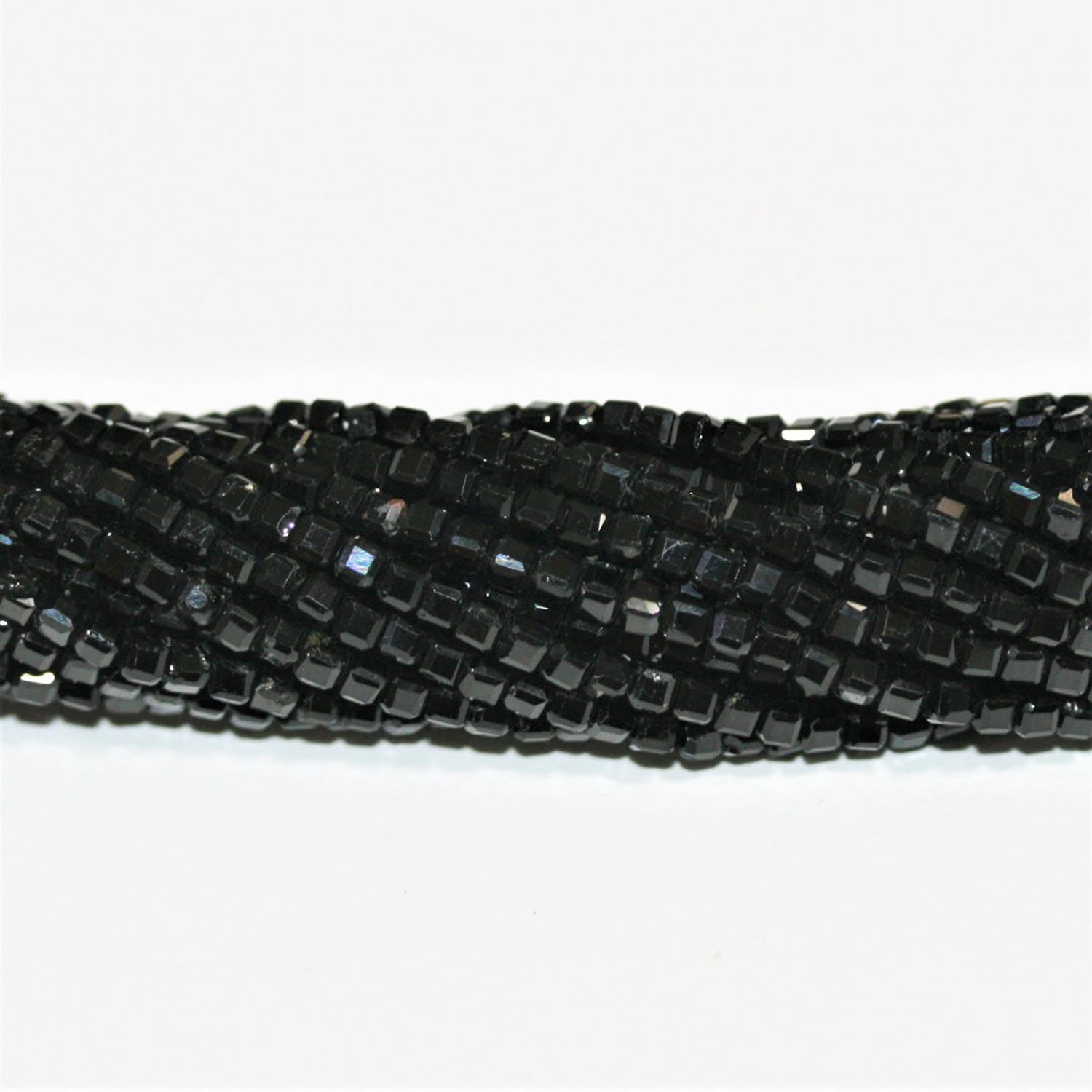 Perles cubiques à facettes en tourmaline noire St de 15 pouces (2 mm) - Fil de 39 cm