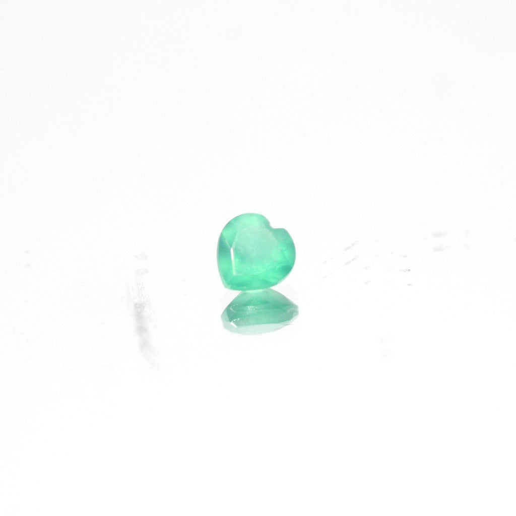 Lot de 20 pierres précieuses en onix vert facettées en forme de cœur, 5 mm. - Pierres précieuses de qualité supérieure, vente en gros.