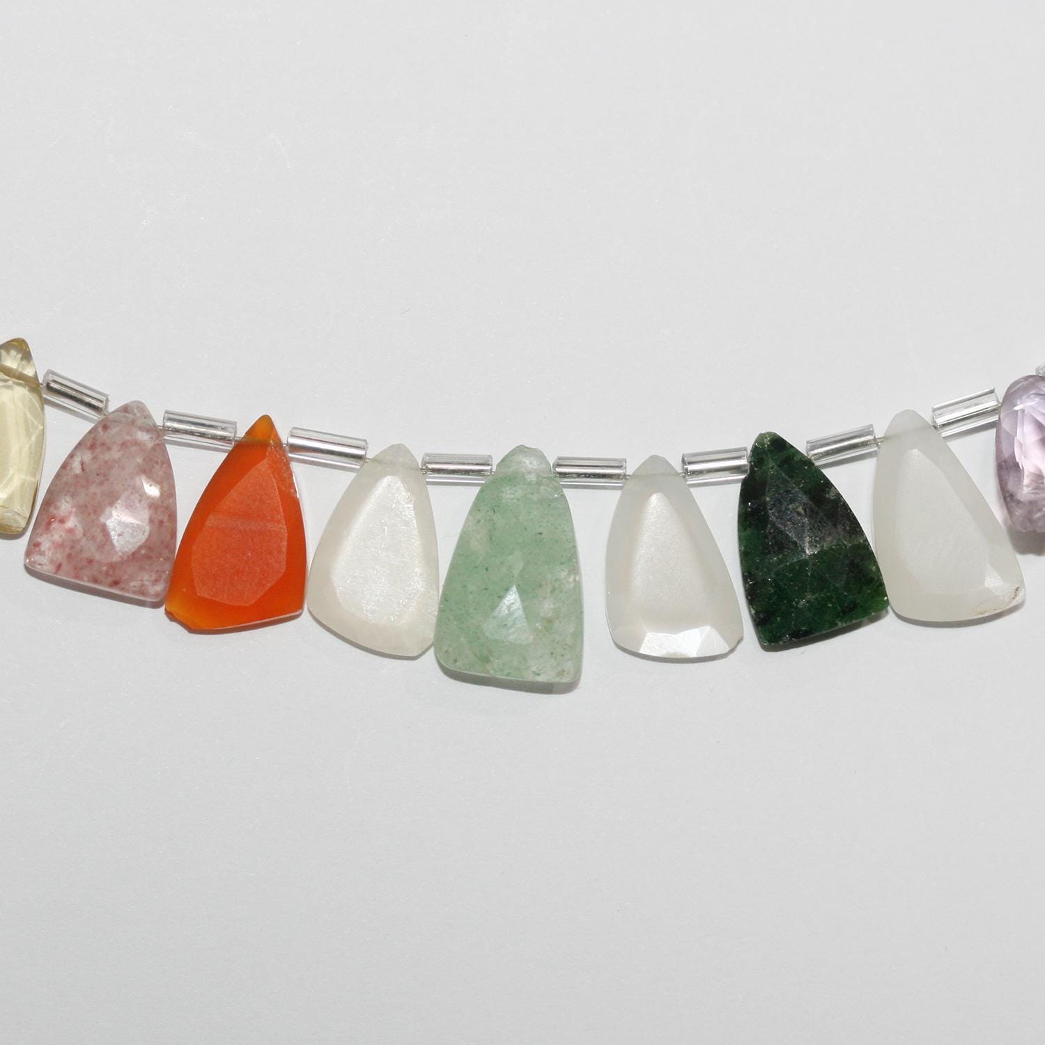 Cuentas de punta de lanza facetadas de múltiples piedras de 8" St 12x9 mm. Aprox. - Hilo de 21 cm.