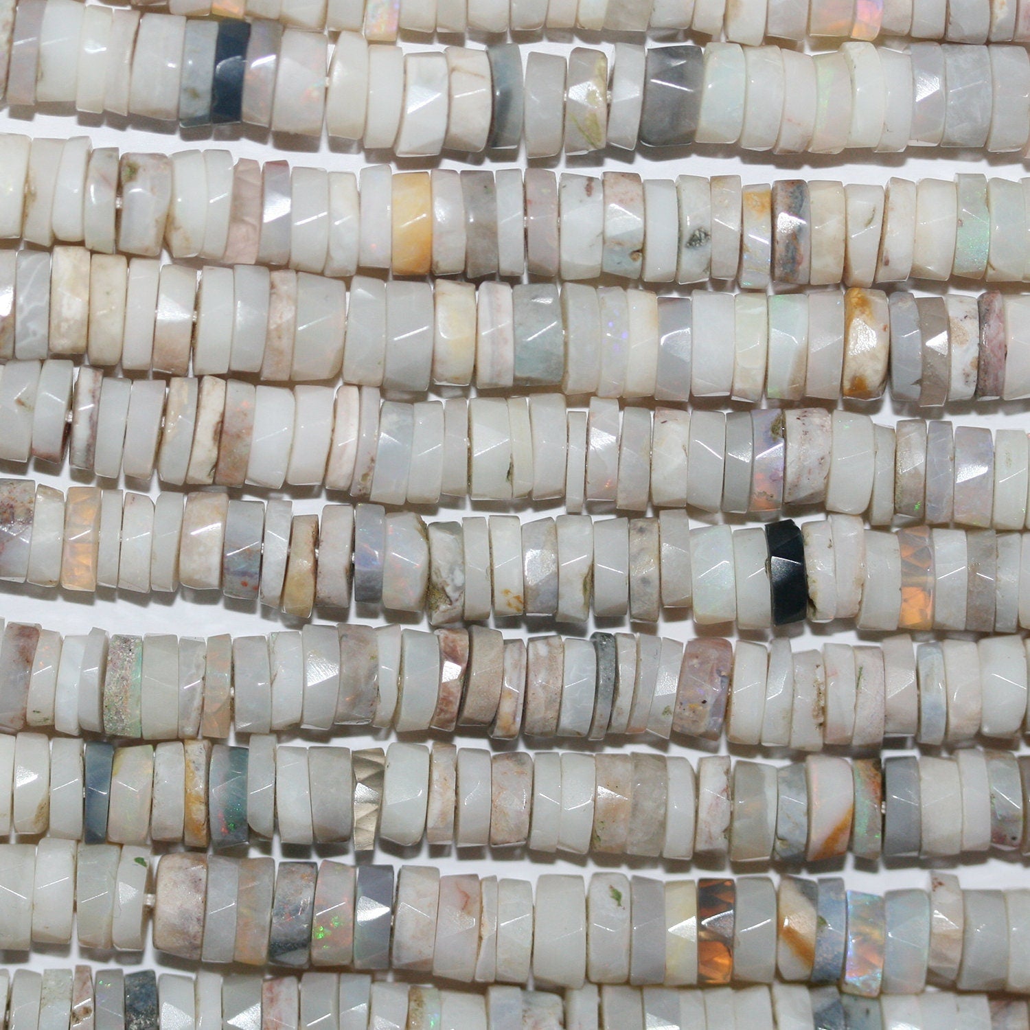 Cuentas redondas facetadas de ópalo australiano de 16" de 6 x 2 mm, aprox. - Hilo de 40 cm.