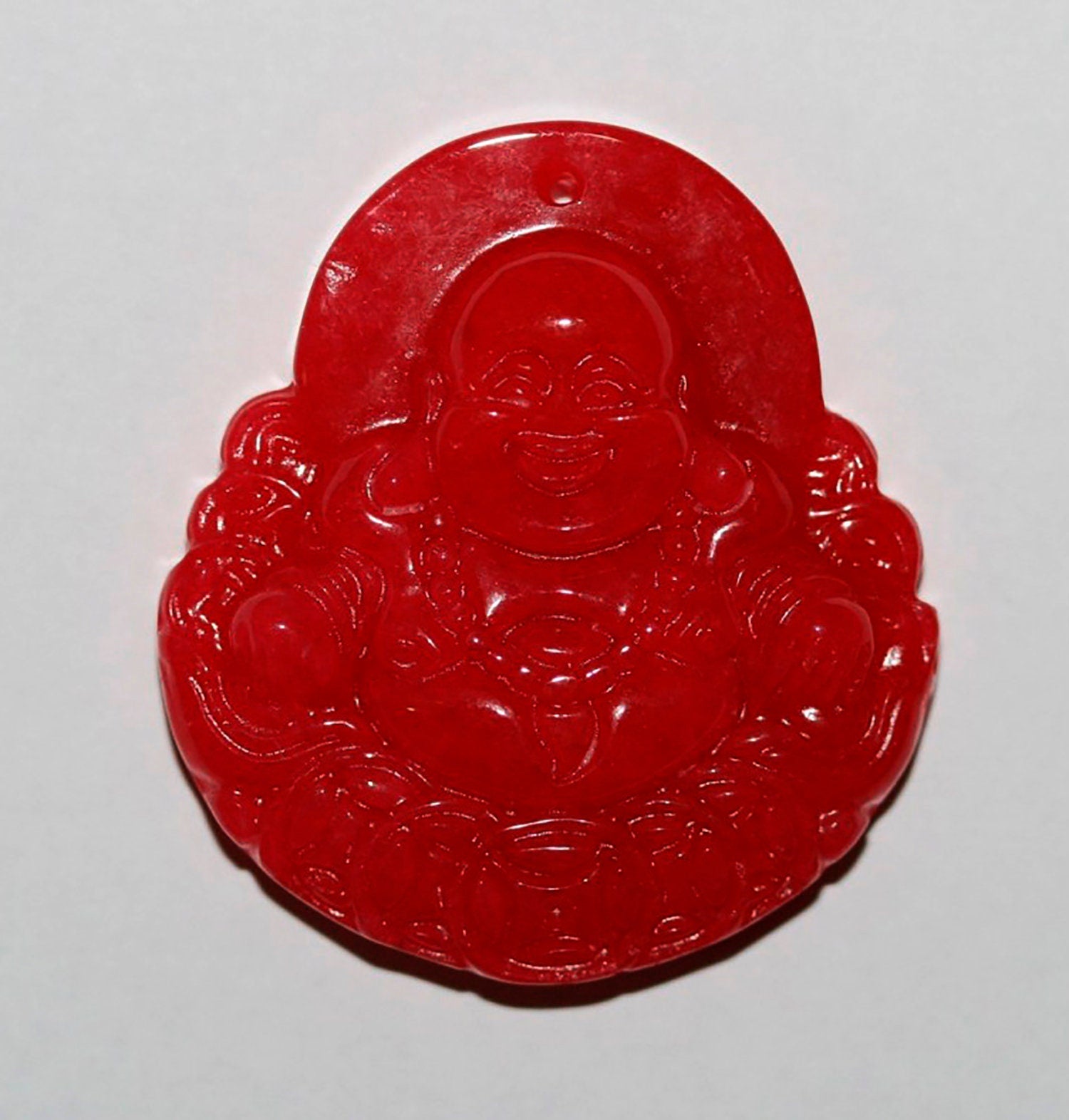 Pendentif en jade rouge 46x42mm.