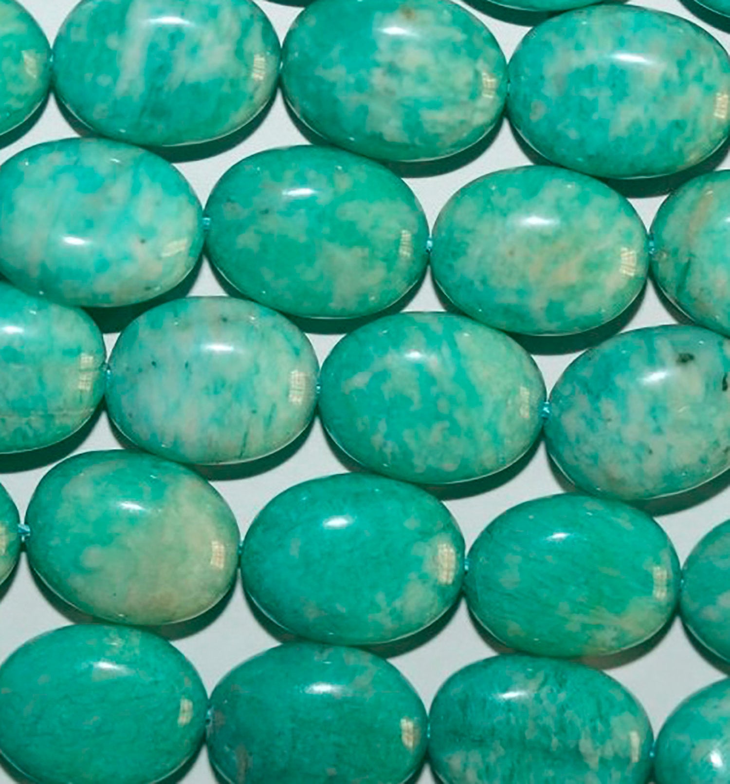 Cuentas ovaladas lisas de amazonita rusa de 16" (14 x 10 mm). Hilo de 40 cm aprox.