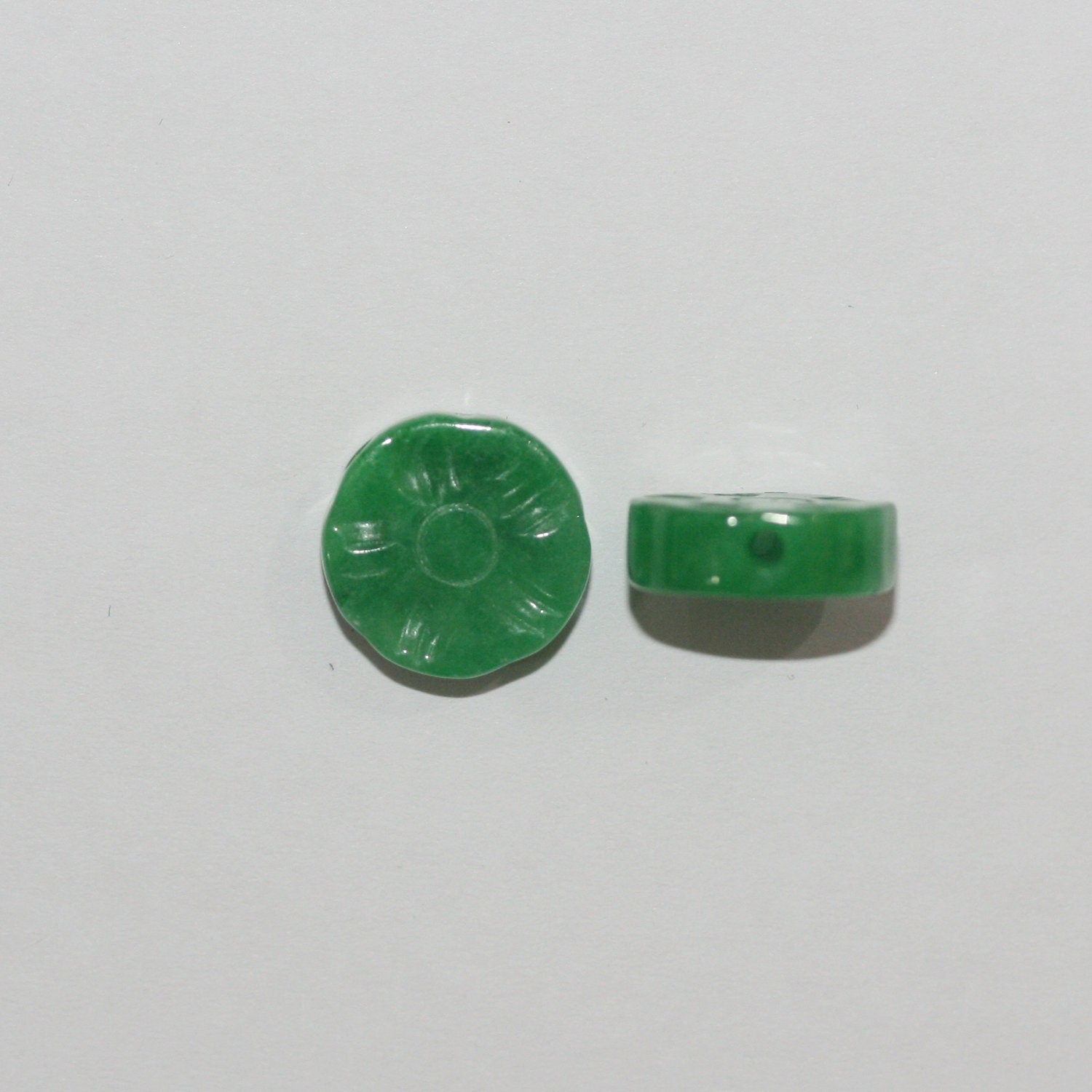 Lote de 2 colgantes de jade verde (1 par) de 12 mm