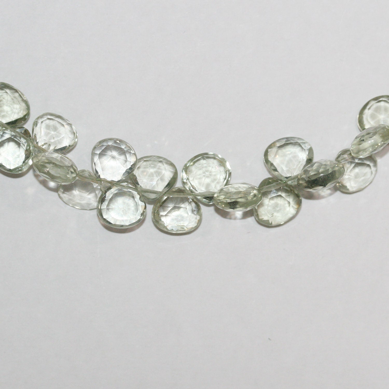 Perles en forme de goutte à facettes en prasiolite St de 8 pouces, 8-9 mm - Fil de 20.