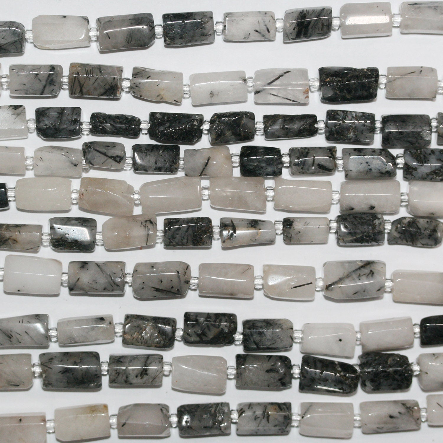 Cuentas de barril liso de cuarzo turmalinado de 16" x 12 x 6 mm. Aprox. - Hilo de 40 cm.