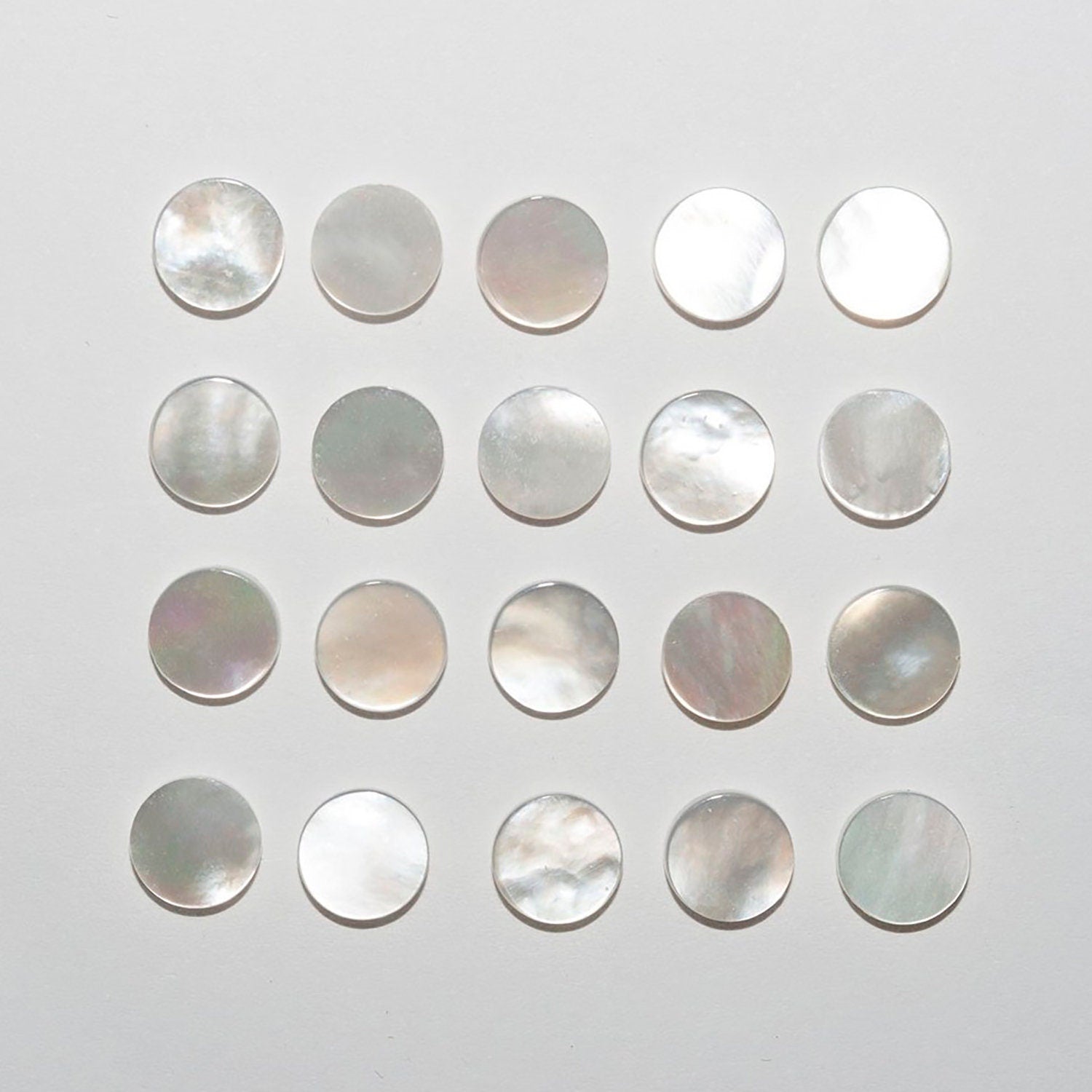 Lote de 20 cabujones redondos planos MOP de 6 mm. (20 uds.)