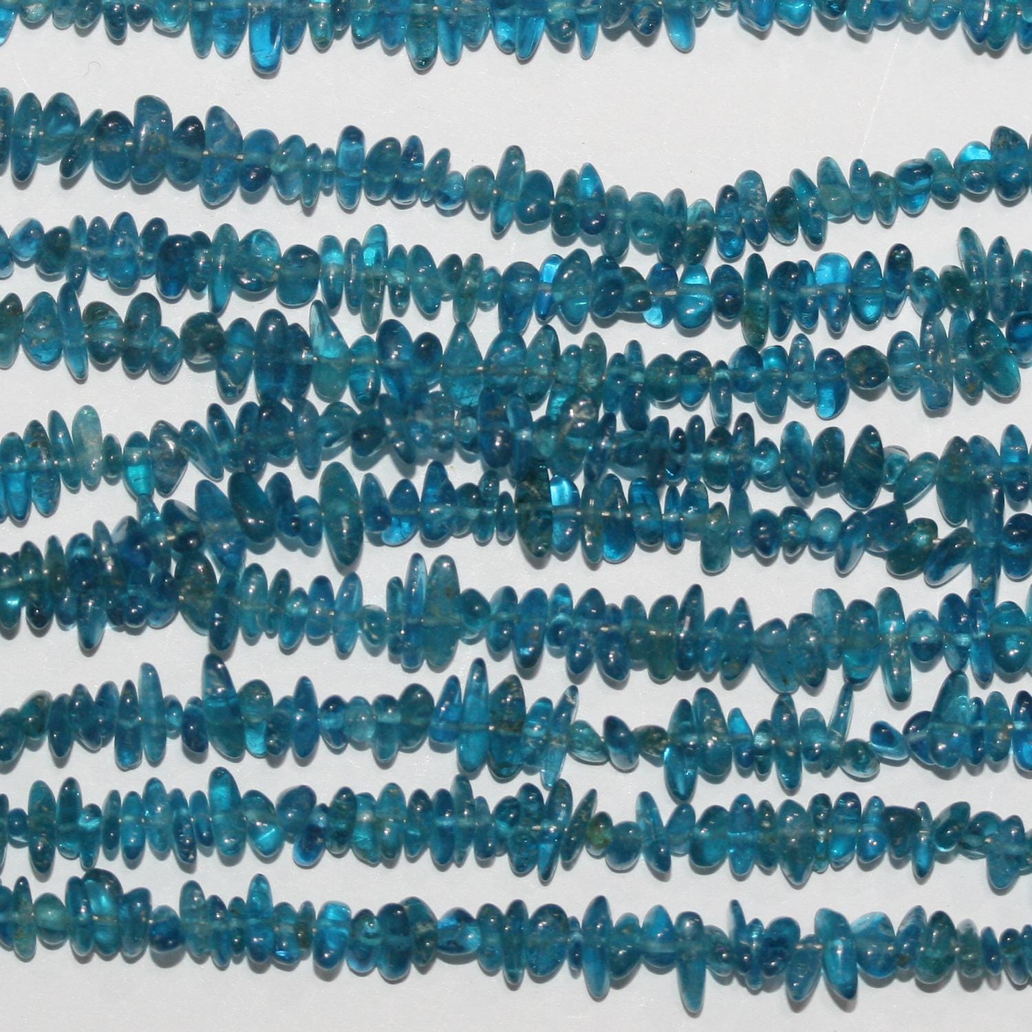23" St Blue Apatite Smooth Chips Irregular Beads 3-4mm Aprox.-Hilo 45cm.