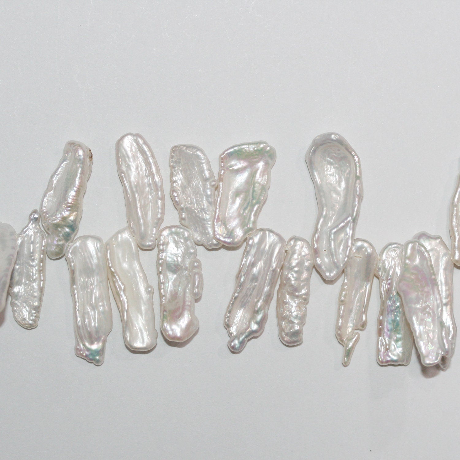 Perles de culture Biwa d'eau douce, 15 pouces (environ 38 cm), 20 x 7 mm. Longueur du collier : 38 cm. Prix de gros des perles naturelles.