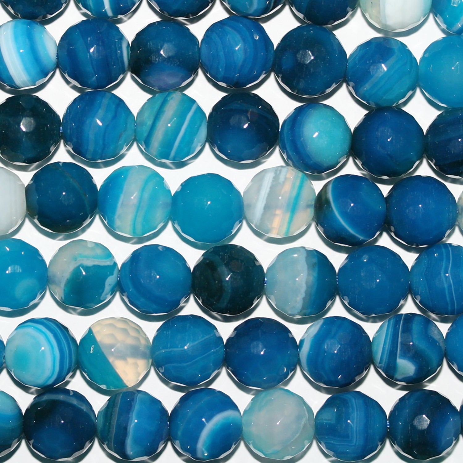 Cuentas redondas facetadas de ágata rayada azul de 16" de 10 mm - Hilo de 39 cm.