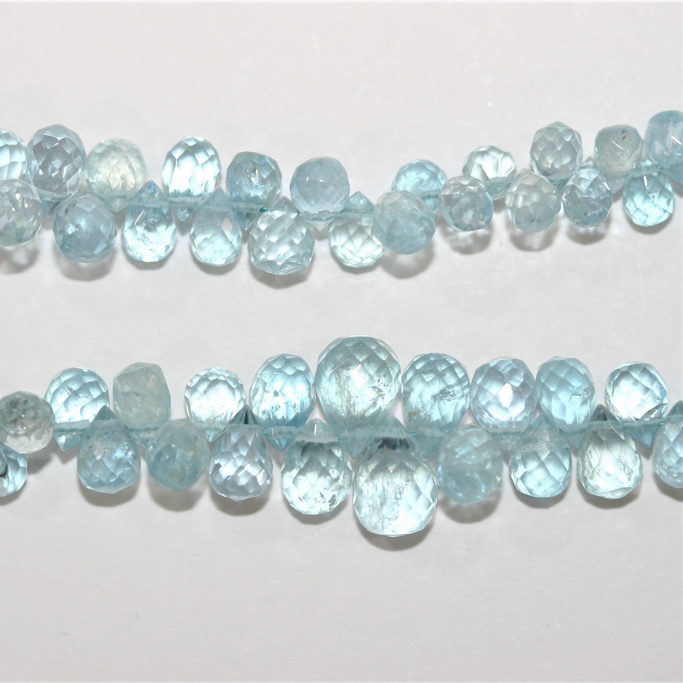 Cuentas de aguamarina facetadas de 8" x 7 x 4 mm, aprox. - Hilo de 21 cm.