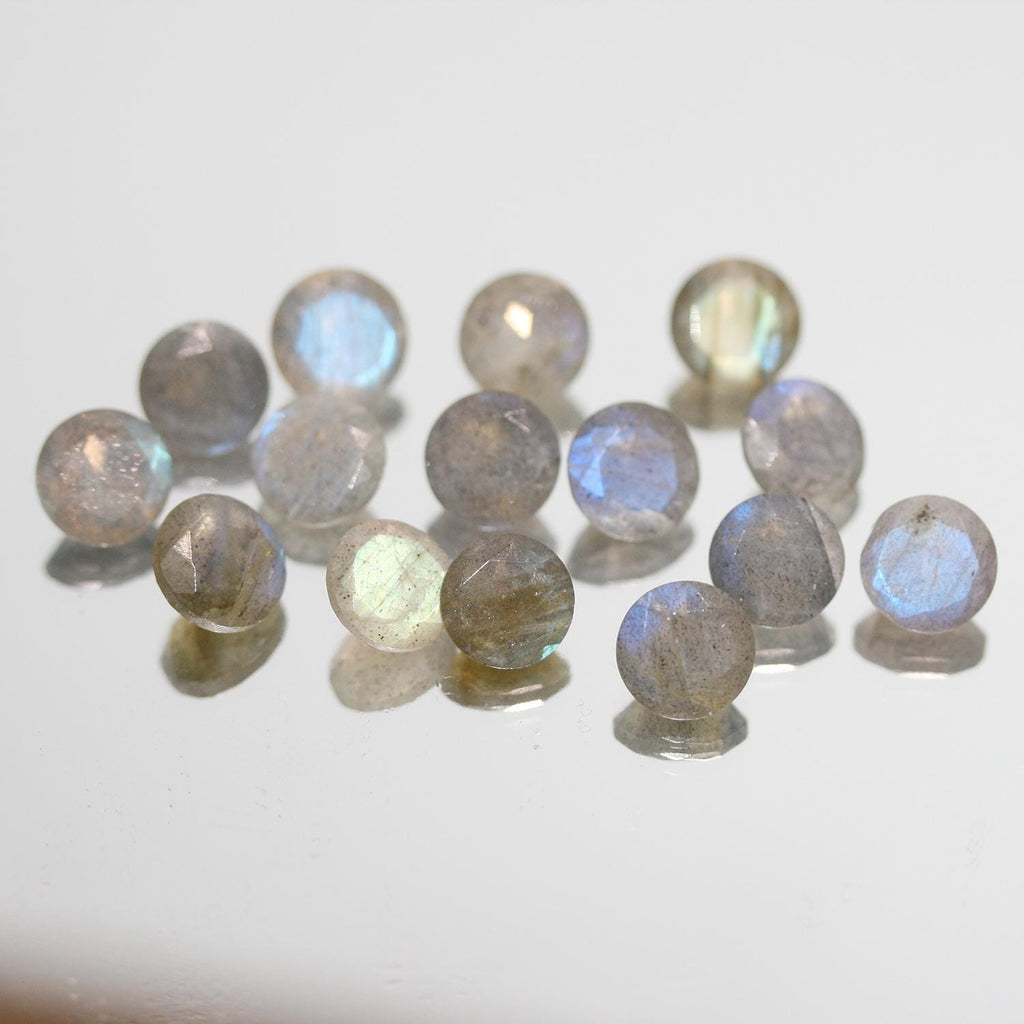 Lot de 15 pièces de labradorite facettée ronde de 7 mm. (15 pièces).
