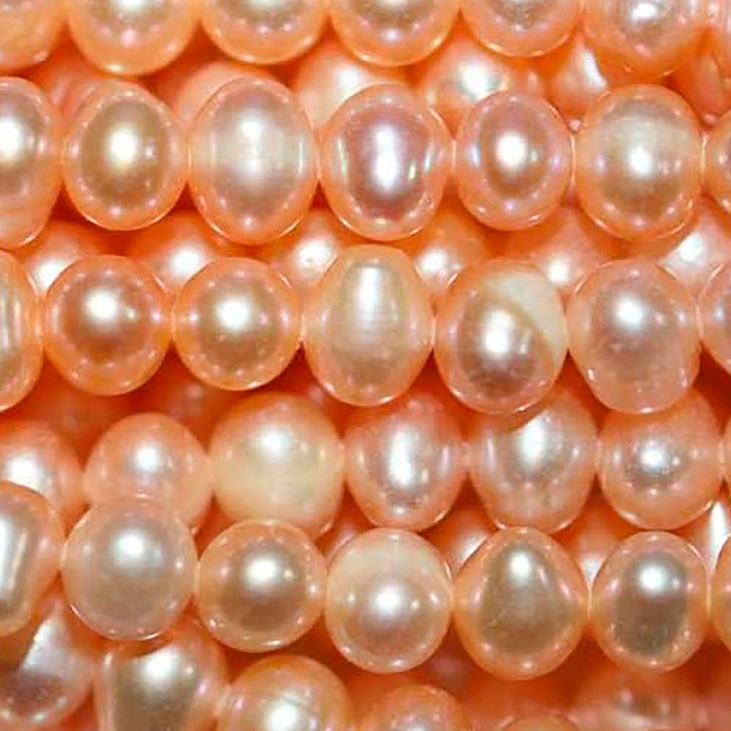 Perles ovales saumon d'eau douce, 15 pouces (38 cm), 5-6 mm, rang de 39 cm. Perles naturelles à prix de gros.