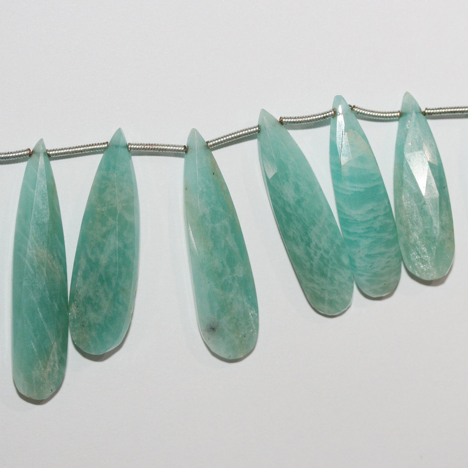 Cuentas de Amazonita Santa facetadas graduadas de 8", 25 x 8-38 x 8 mm, aprox., hilo de 20 cm.