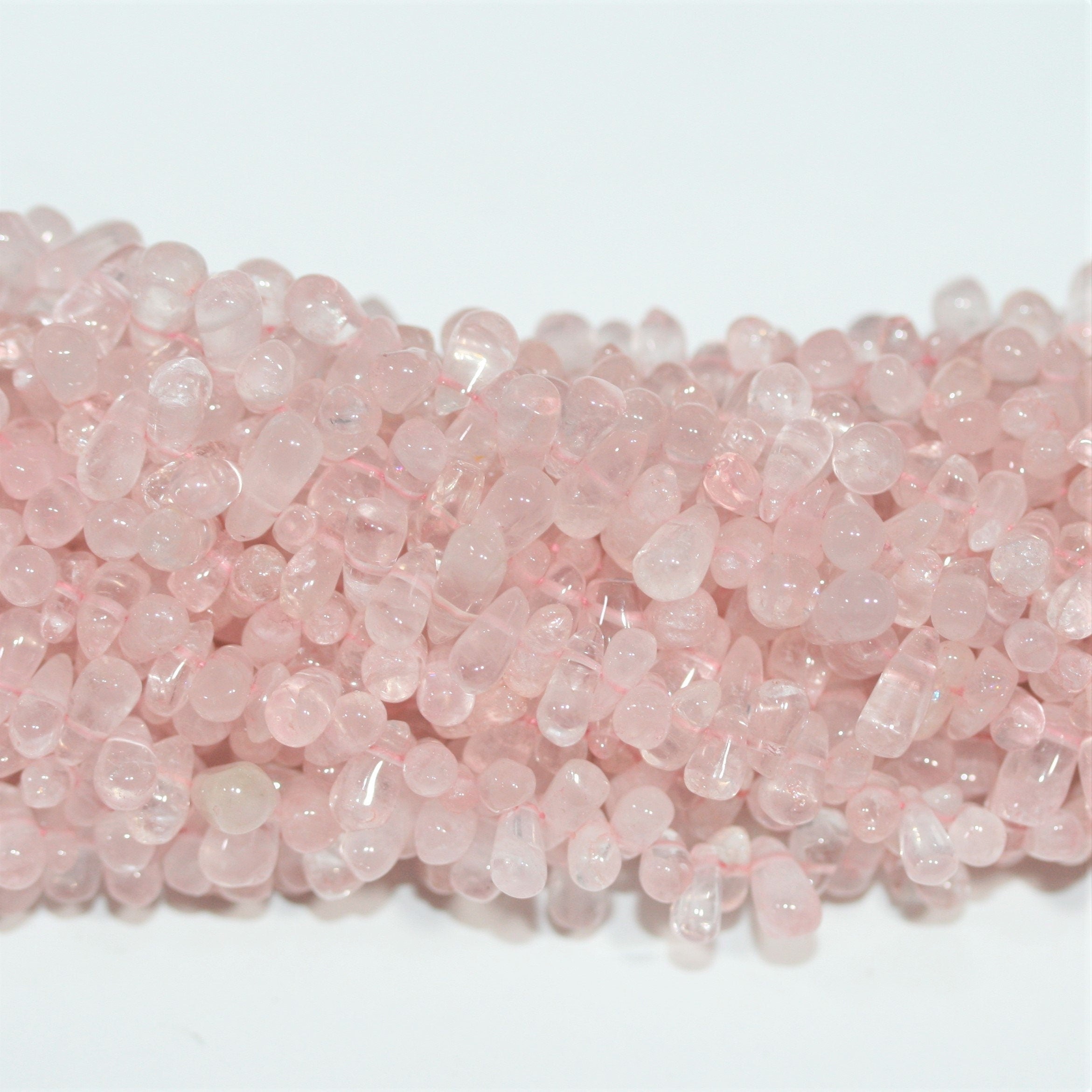 Perles en quartz rose lisses en forme de goutte, 10 x 5 mm environ - Longueur du fil : 36 cm.