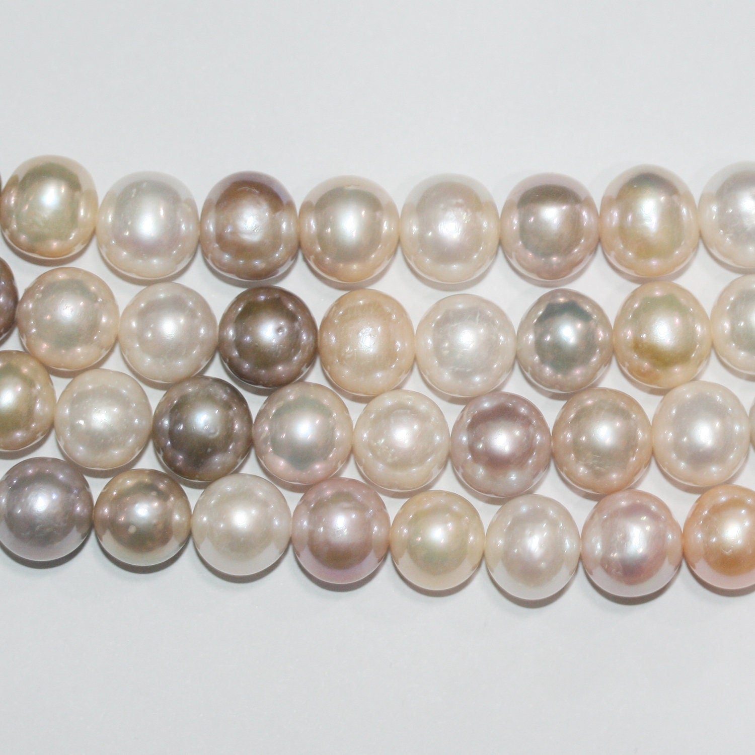 Perles rondes multicolores d'eau douce, 10-11 mm, 40 cm de long. Collier de 40 cm. Perles naturelles à prix de gros.