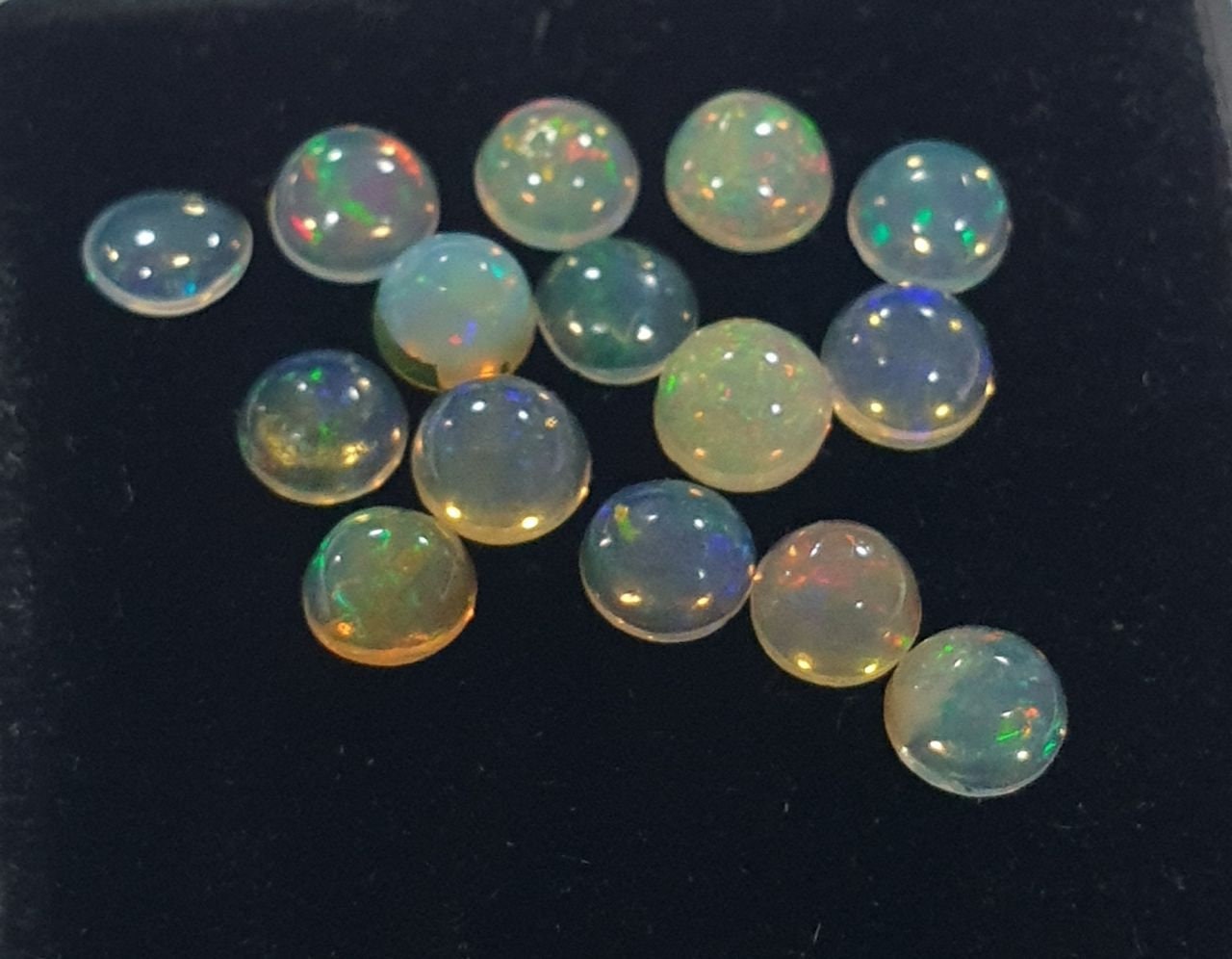 Lot de 15 cabochons ronds en opale véritable de 3 mm, calibrés - Opale naturelle non traitée - Petits cabochons
