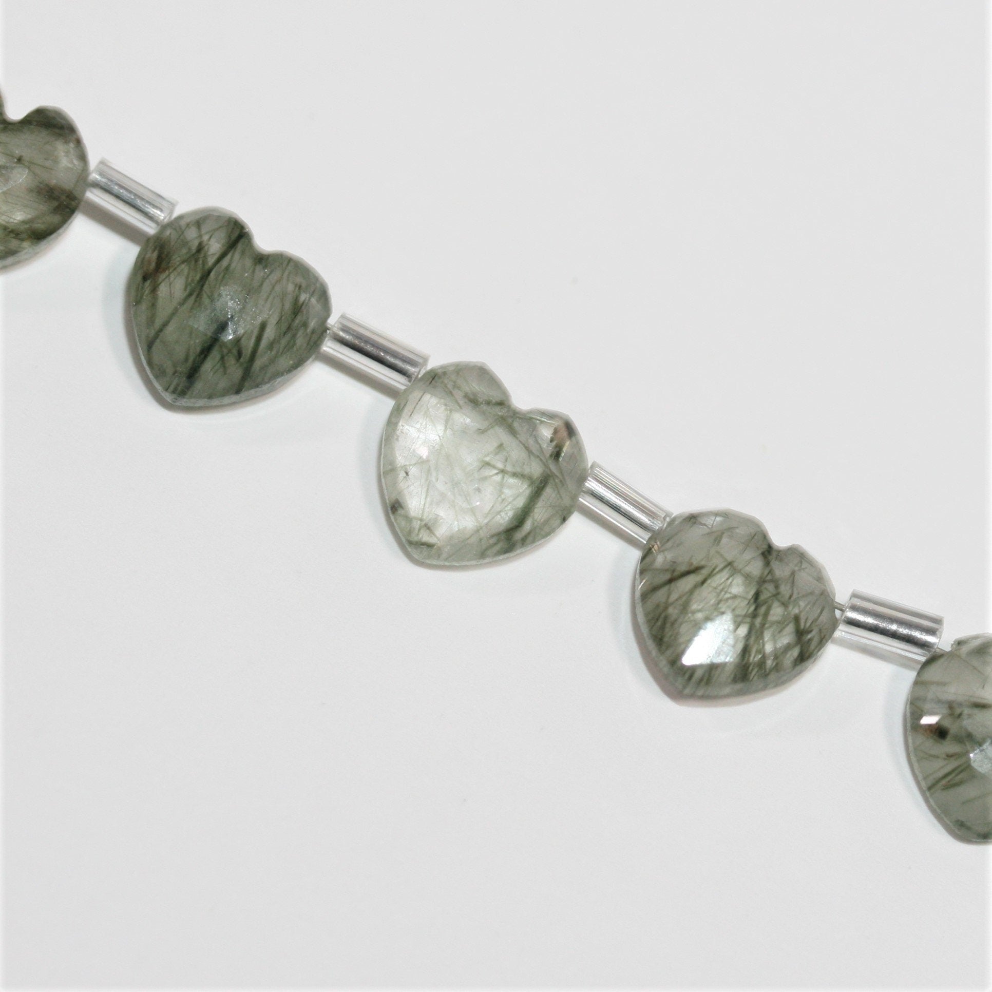 Cuentas de corazón facetadas de cuarzo turmalinado de 6" de 9 a 10 mm, hilo de 15 cm.