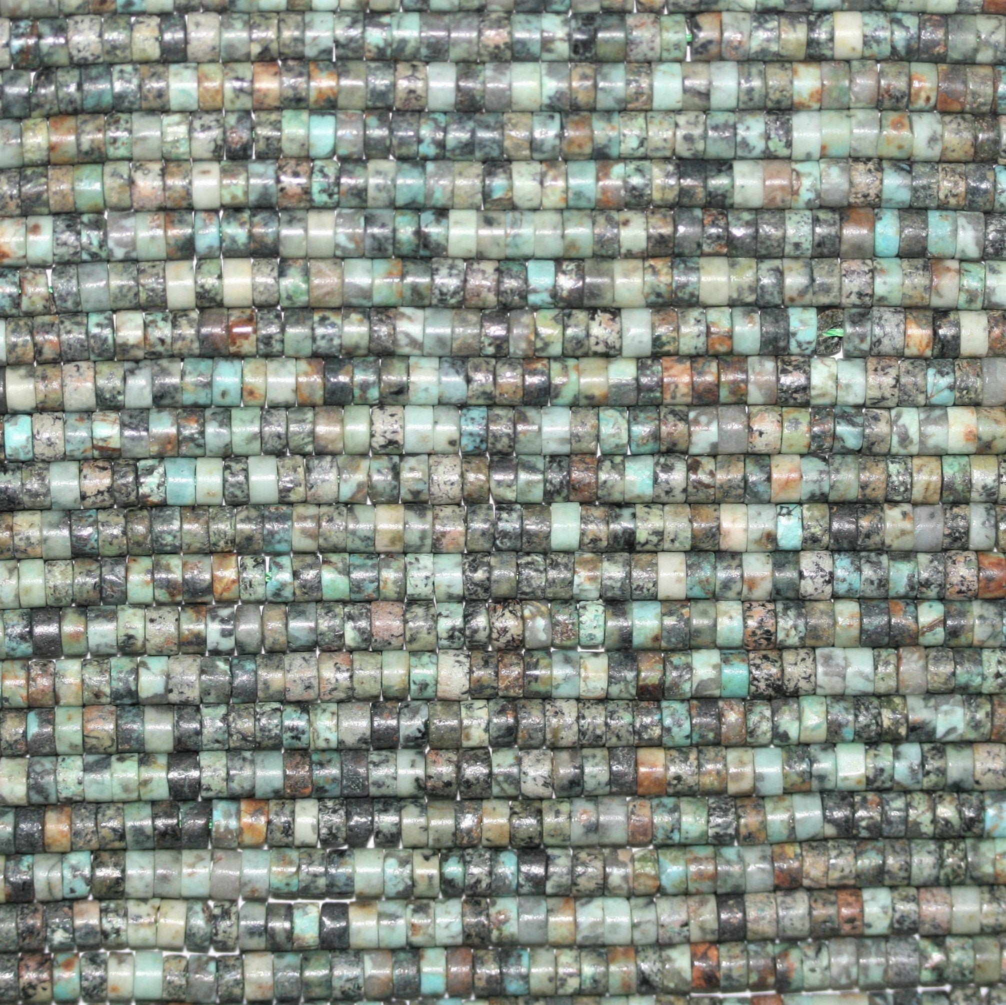 Perles disques lisses en turquoise africaine St 15" 4x2mm.- Brin 39cm.