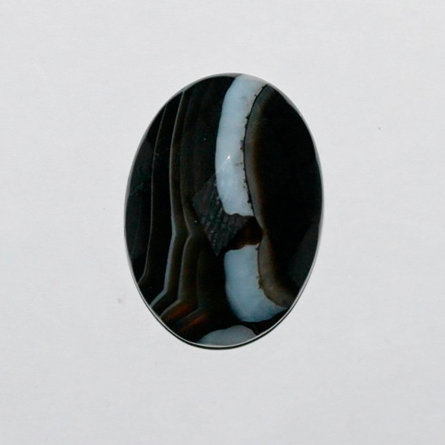 Lote de 2 cabujones ovalados facetados de ónix blanco rayado de 25 x 18 mm. (2 unidades)