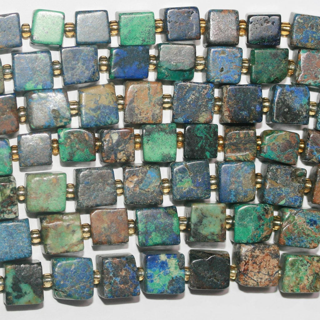 Perles cubiques irrégulières lisses en azurite de 15 pouces (6-7 mm). Longueur approximative du fil : 39 cm.