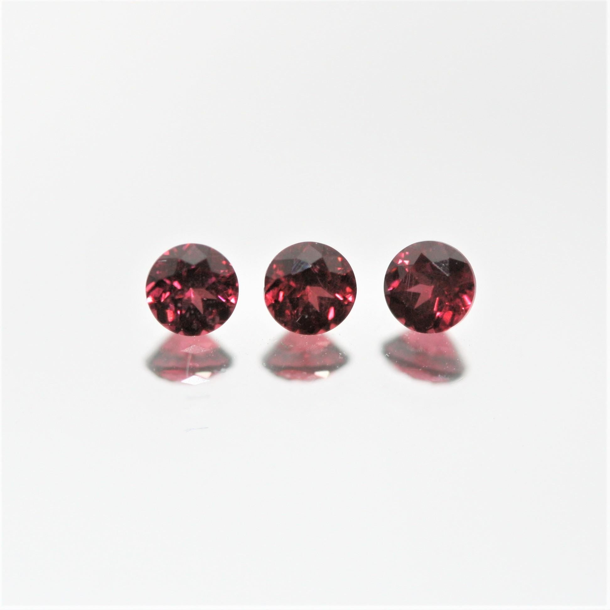 Lote de Granate Redondos Facetados de 2,5 mm - Lote de 2 Quilates - Artículo 313LO