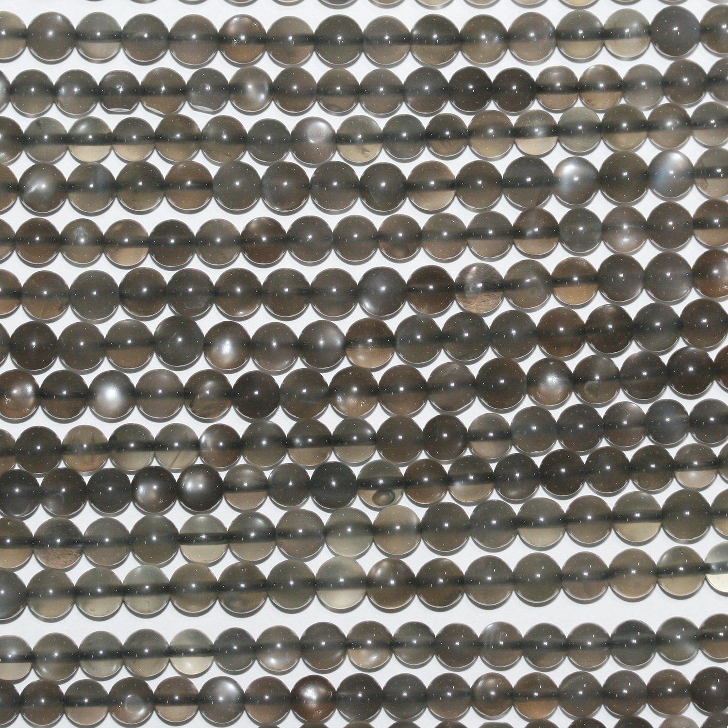 Cuentas redondas lisas de piedra lunar gris St. de 16", 5-5,5 mm, hilo de 40 cm.