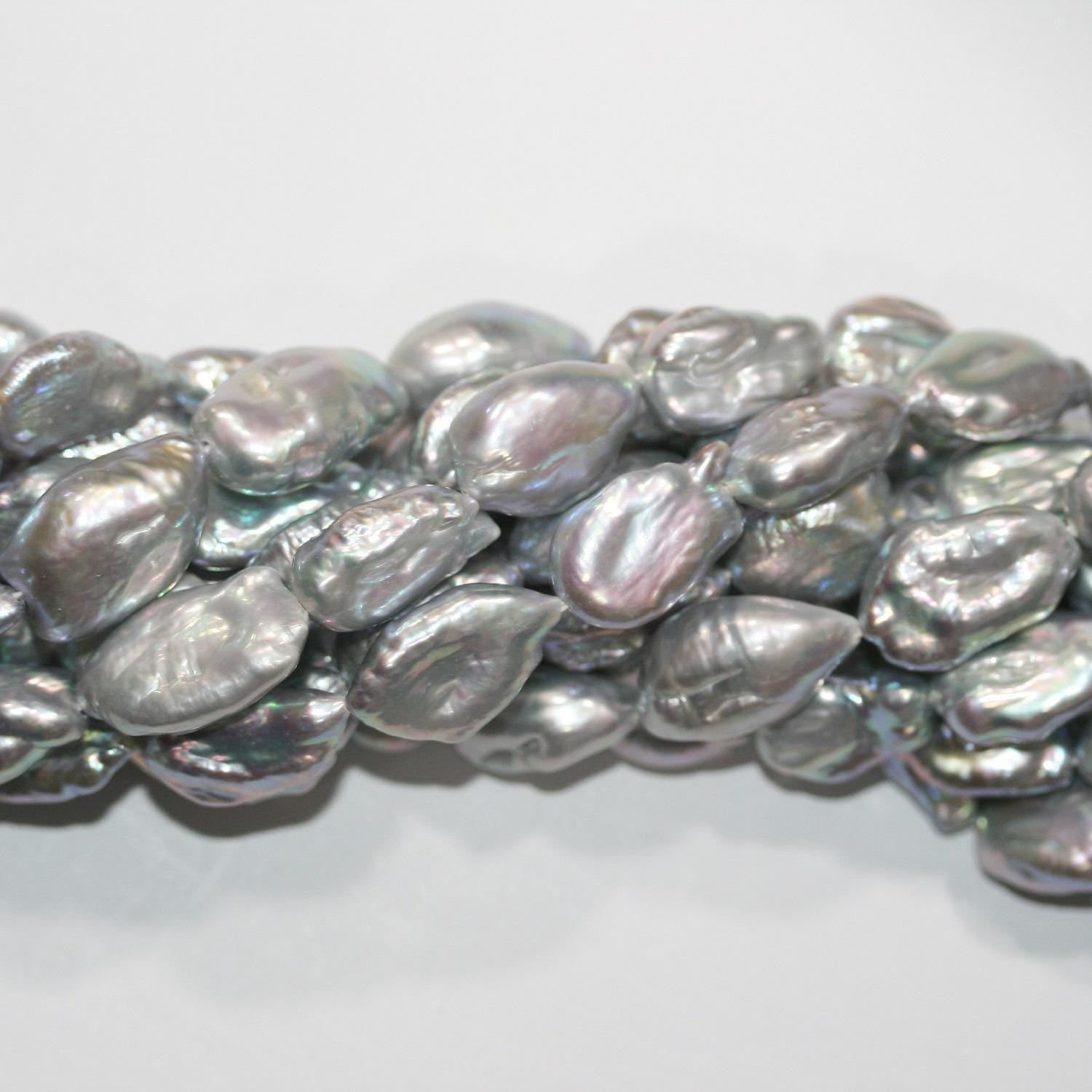 Perla Barroca Gris Claro de Agua Dulce de 14" (17x12 mm). Aprox. - Hilo de 38 cm. - Ref. 14786 - Precios al por mayor de Perlas Naturales.