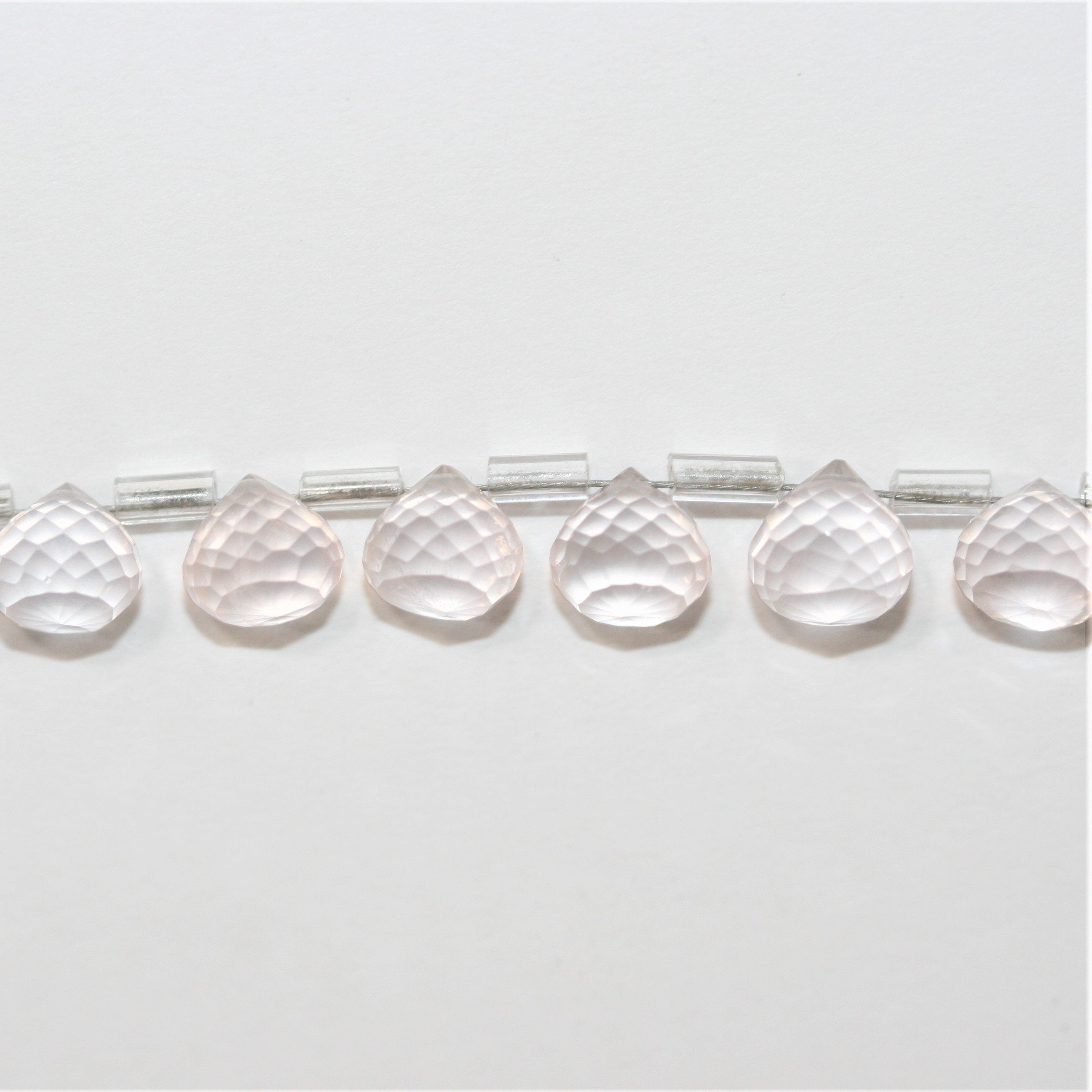 Perles en quartz rose facettées de 9 pouces, 6-7 mm - Fil de 22 cm.