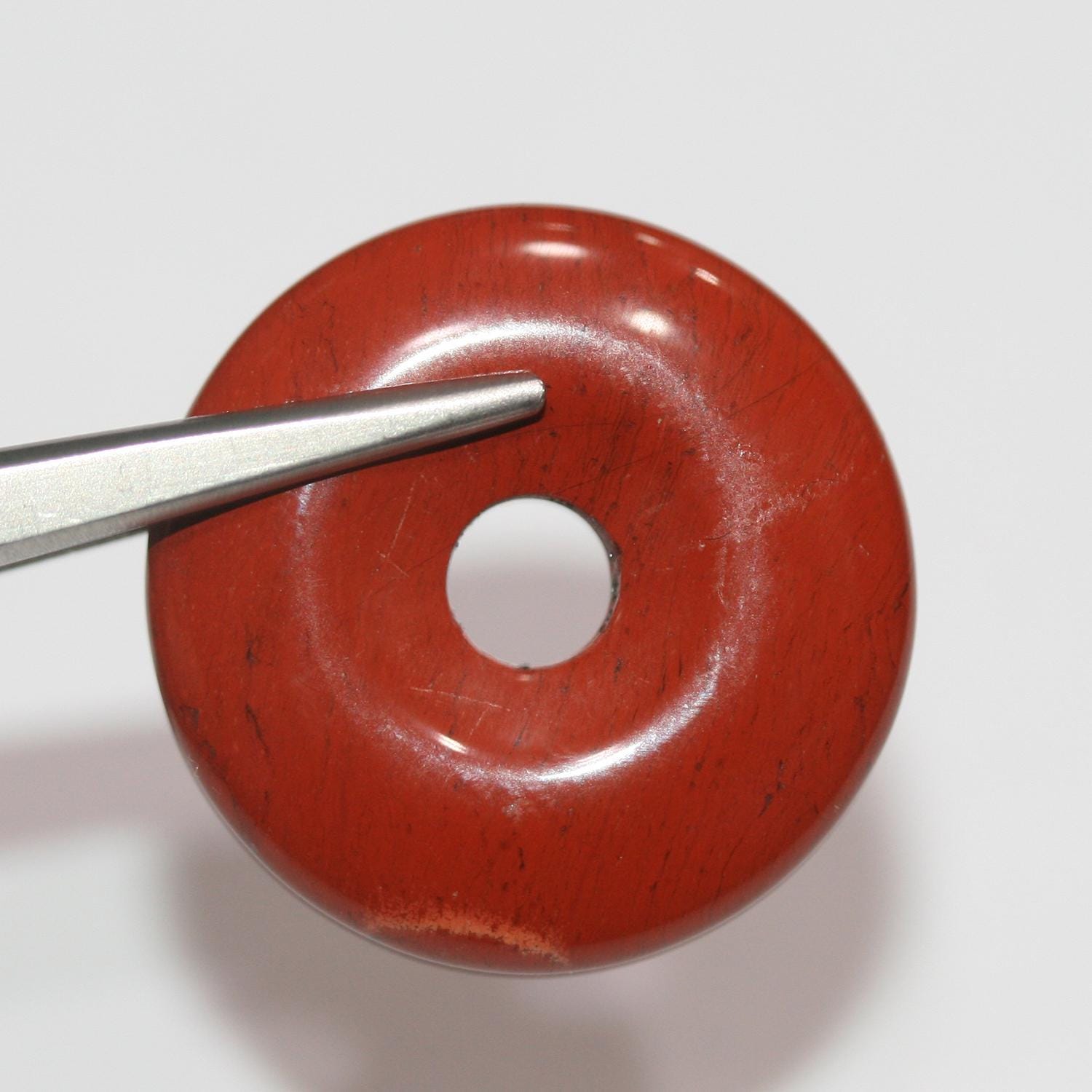 Colgante de donut liso de jaspe rojo de 25 mm