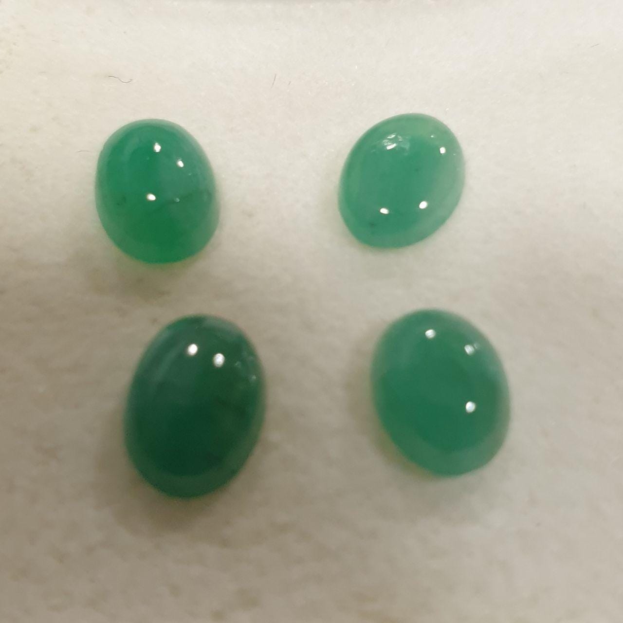 4 cabochons ovales lisses émeraude 8x6mm (4 pièces).