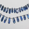 Perles en forme de goutte à facettes graduées en kyanite de 8 pouces (9 x 5 à 14 x 6 mm). Longueur approximative du brin : 20 cm.