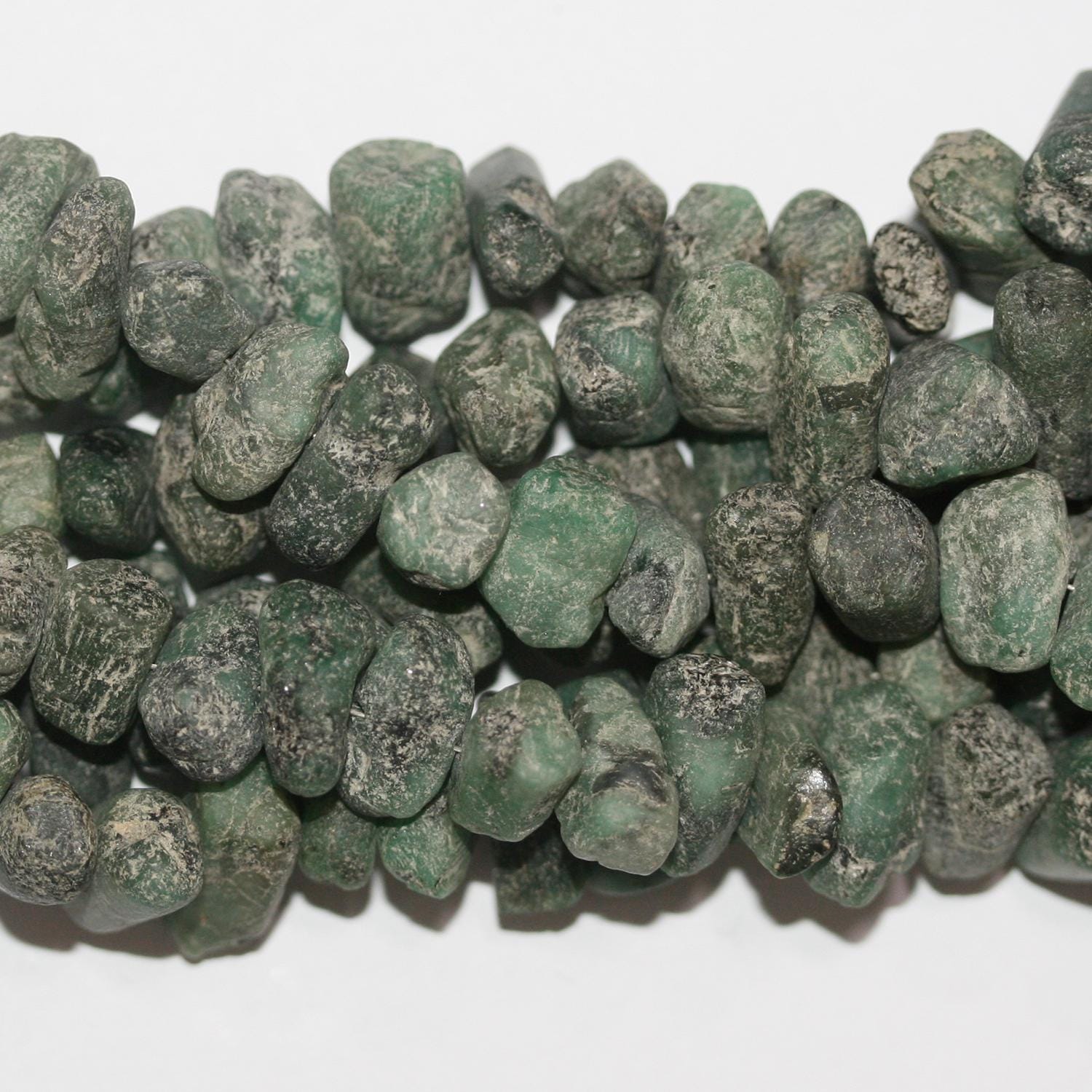 Cuentas Nugget de Esmeralda Santa Graduada sin pulir de 17", 8 x 6 - 22 x 9 mm. Aprox. - Hilo de 44 cm.