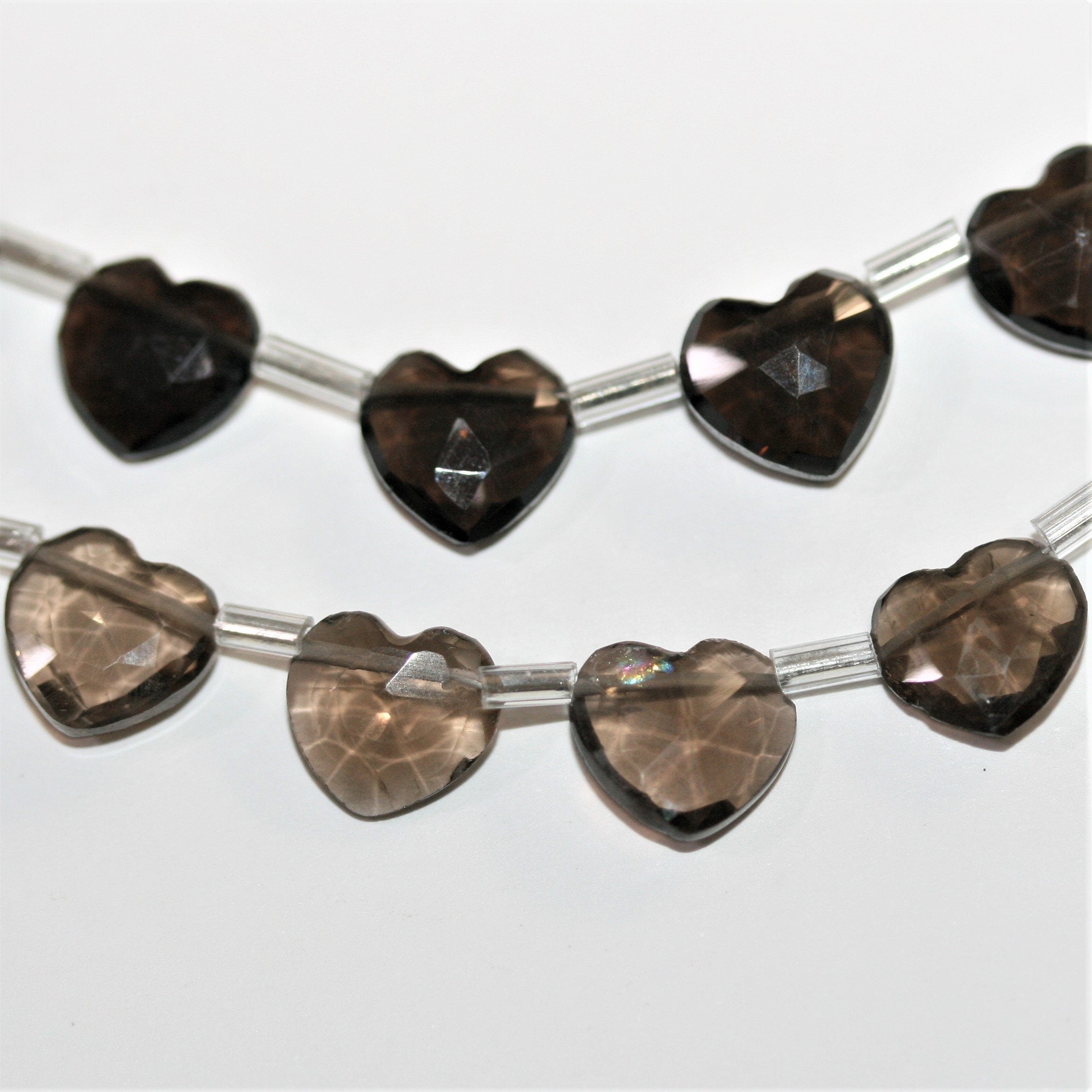 Cuentas de corazón facetadas de cuarzo ahumado de 6" de St., 9-10 mm, hilo de 16 cm.