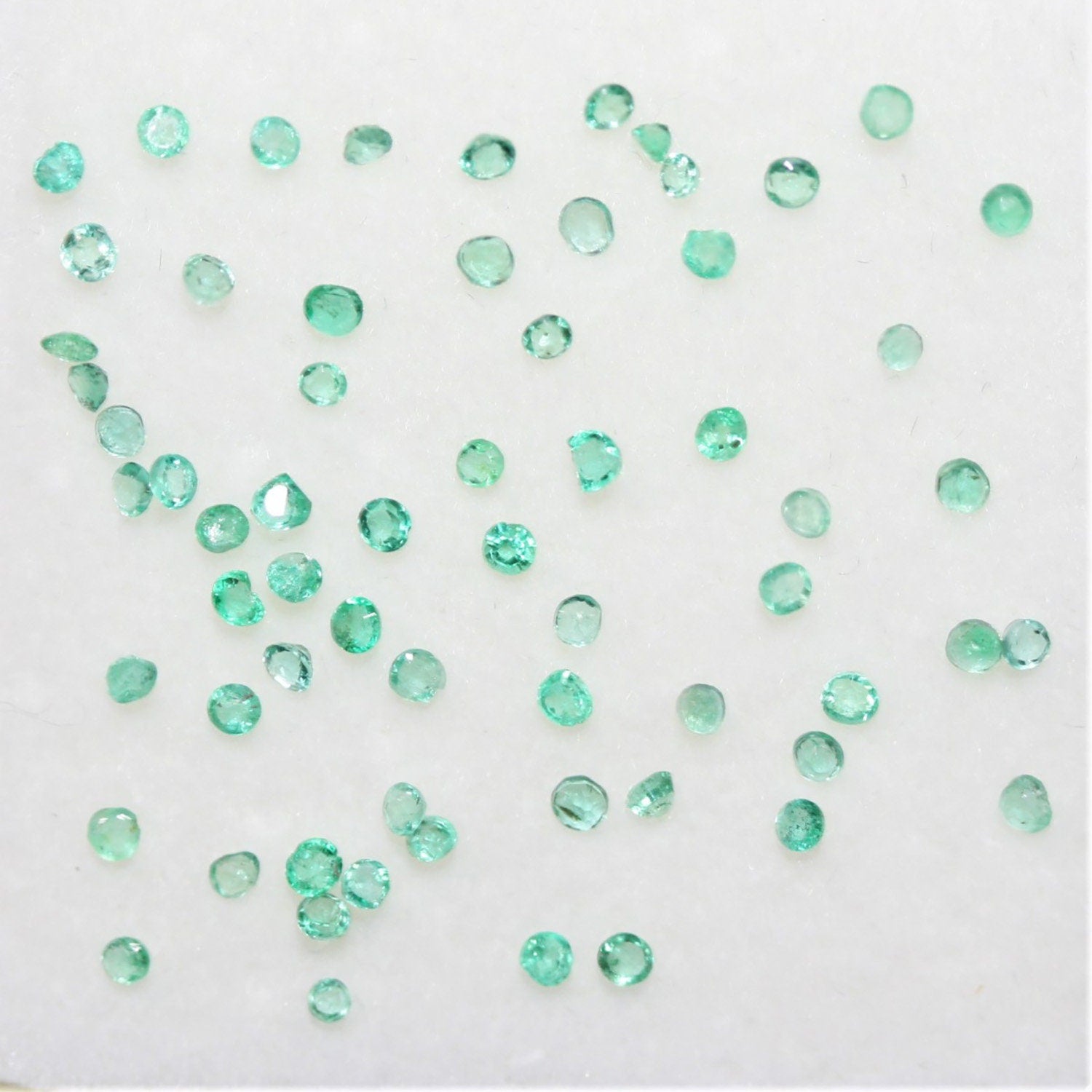 Lote de Esmeraldas Redondas Facetadas de 1,5 mm - Lote de 1,4 quilates