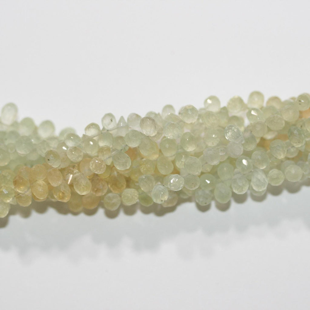 Perles en forme de goutte à facettes en préhnite de 9 pouces, 6 x 4 mm. - Fil de 21 cm.