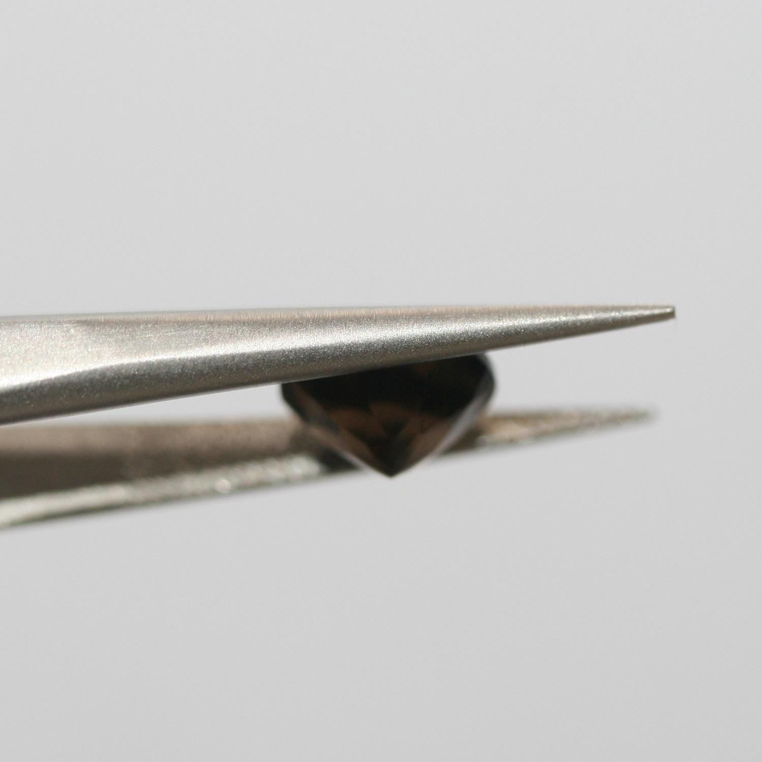 Lot de 12 pierres rondes à facettes en quartz fumé de 8 mm.