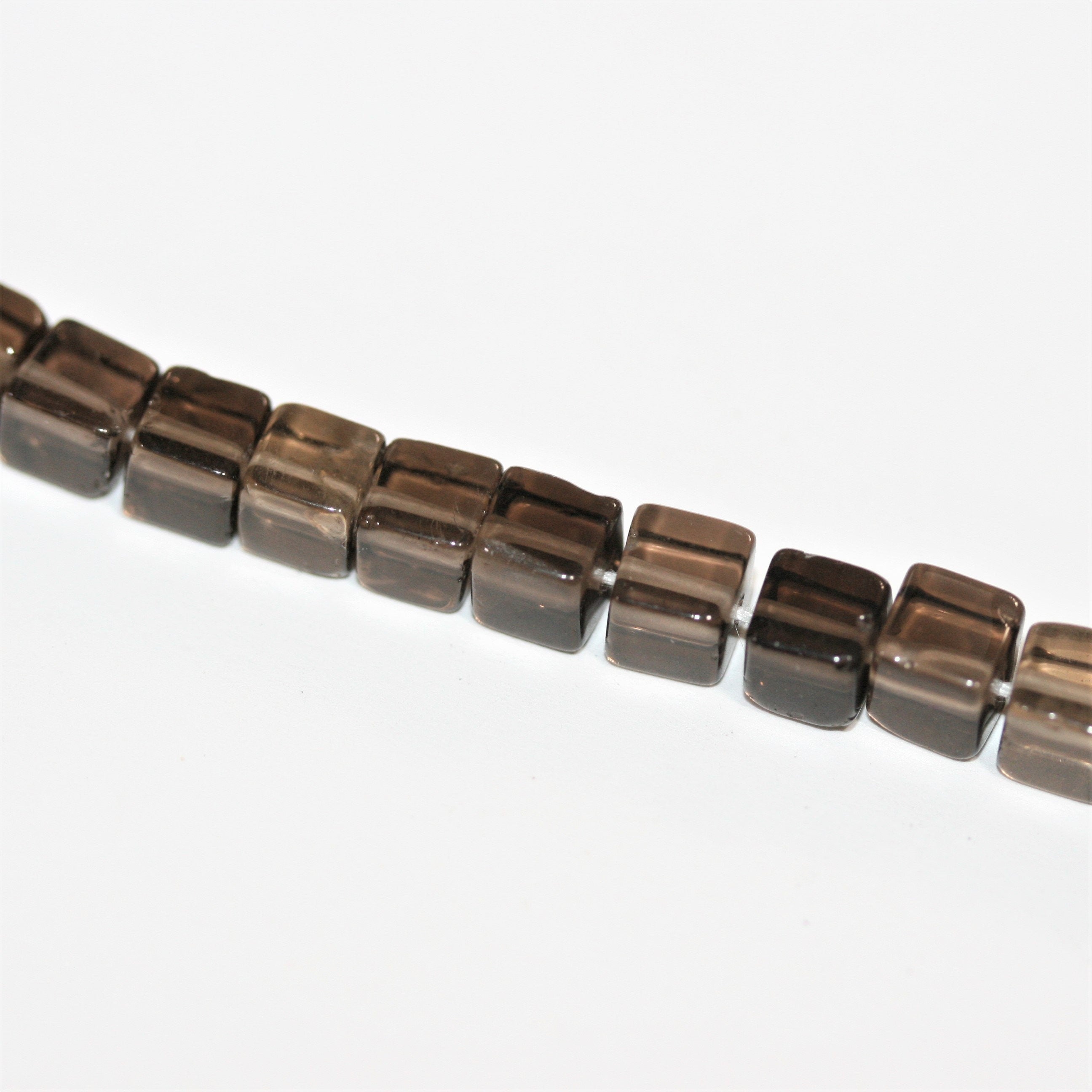 Cuentas cúbicas lisas de cuarzo ahumado St. de 16", 4,5-5 mm, tira de 40 cm.
