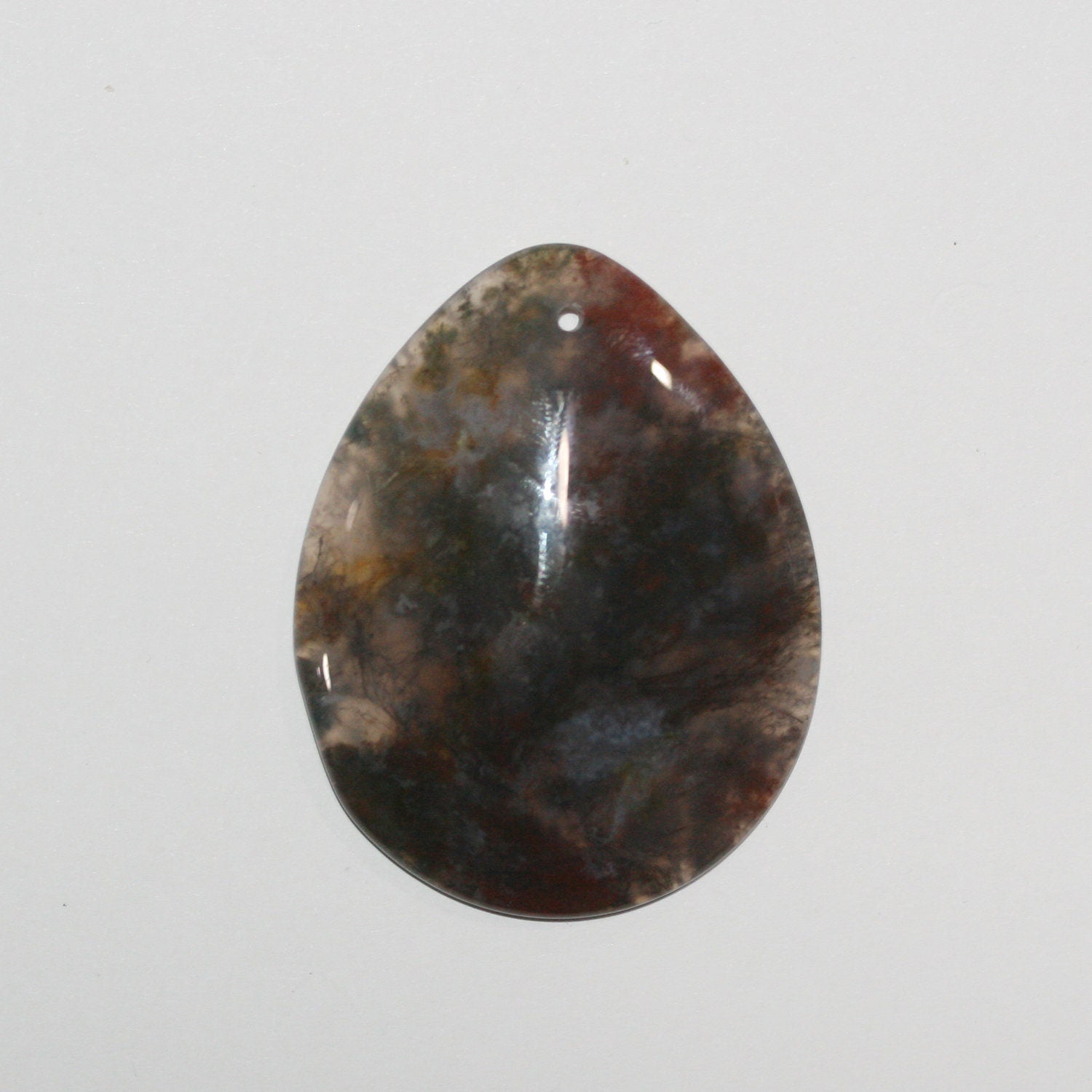 Pendentif goutte lisse en agate mousse, 53 x 41 mm environ (1 pièce).