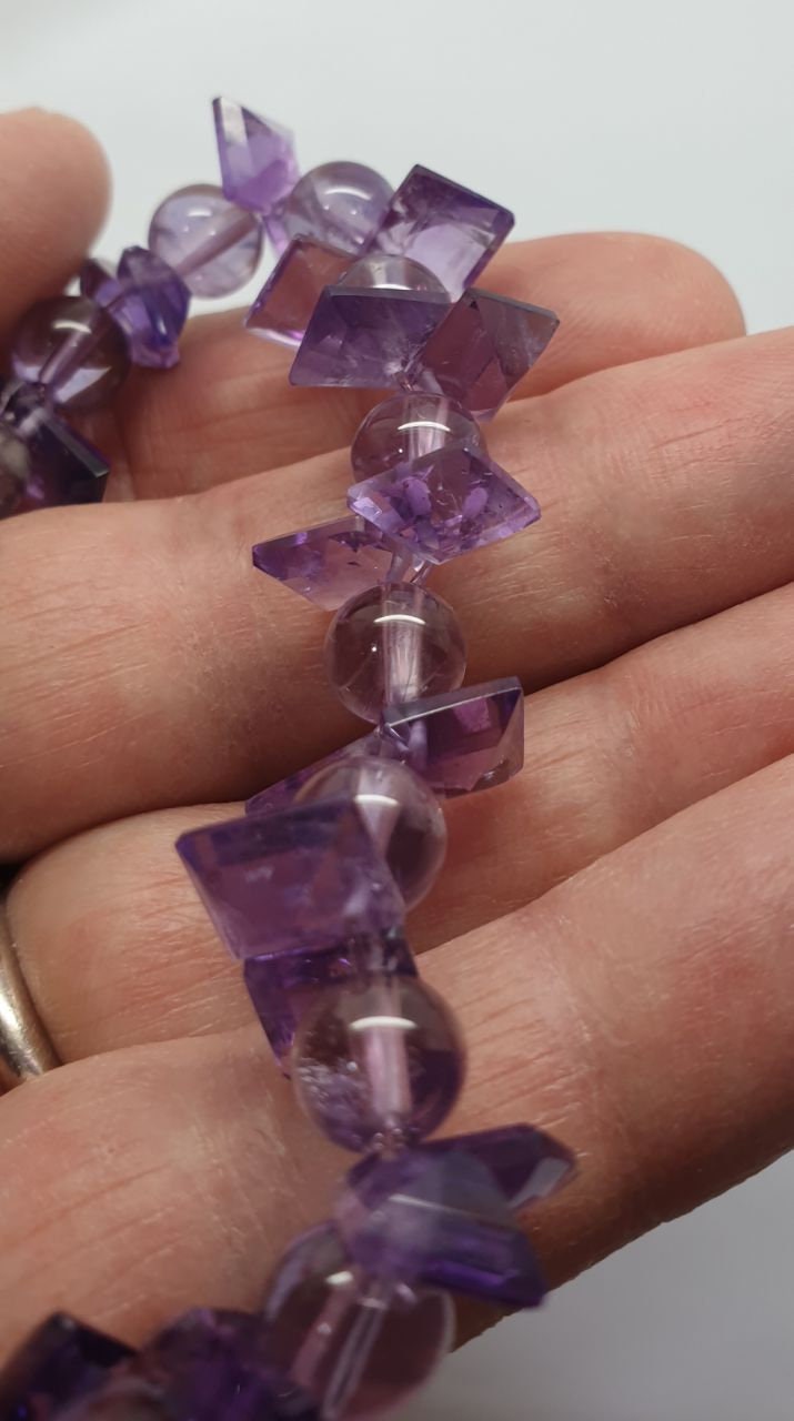 Bracelet extensible en améthyste carrée à facettes et perles carrées de 7 mm - Fournisseur de bijoux en perles percées - Pouvoir de guérison - Pierres précieuses naturelles