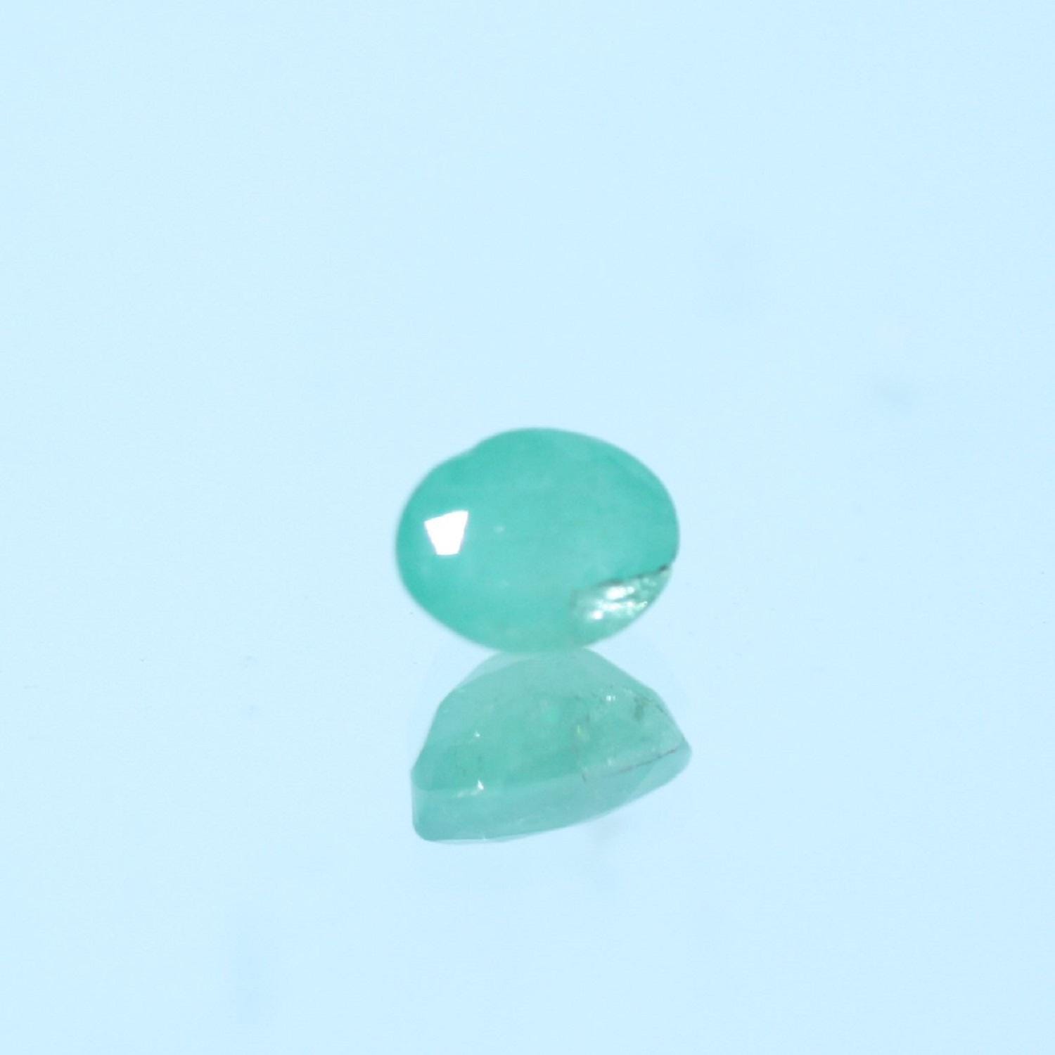 Lot de 15 émeraudes ovales à facettes de 5 x 4 mm.