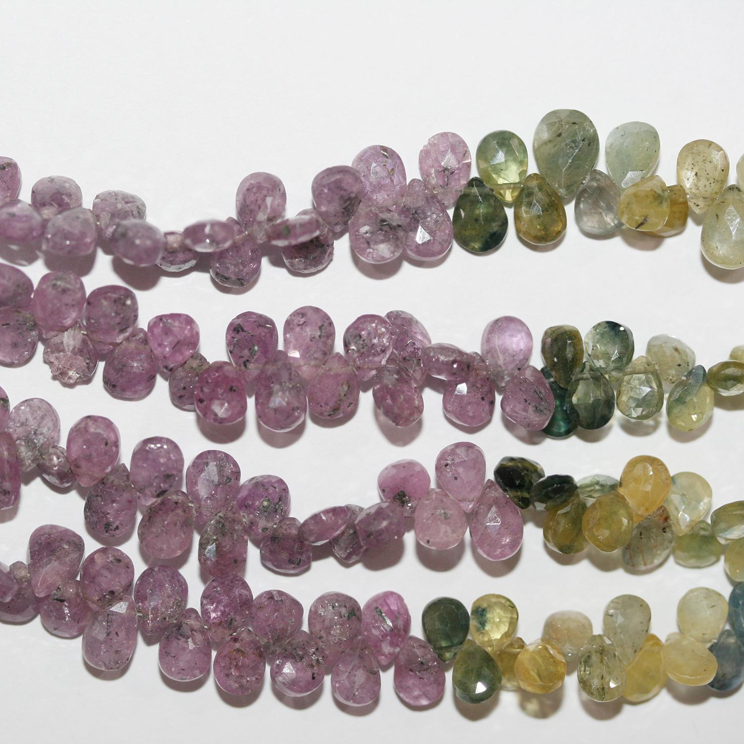 Perles en forme de goutte à facettes en saphir multicolore de 8 pouces (7 x 5 mm). Longueur du fil : environ 20 cm.