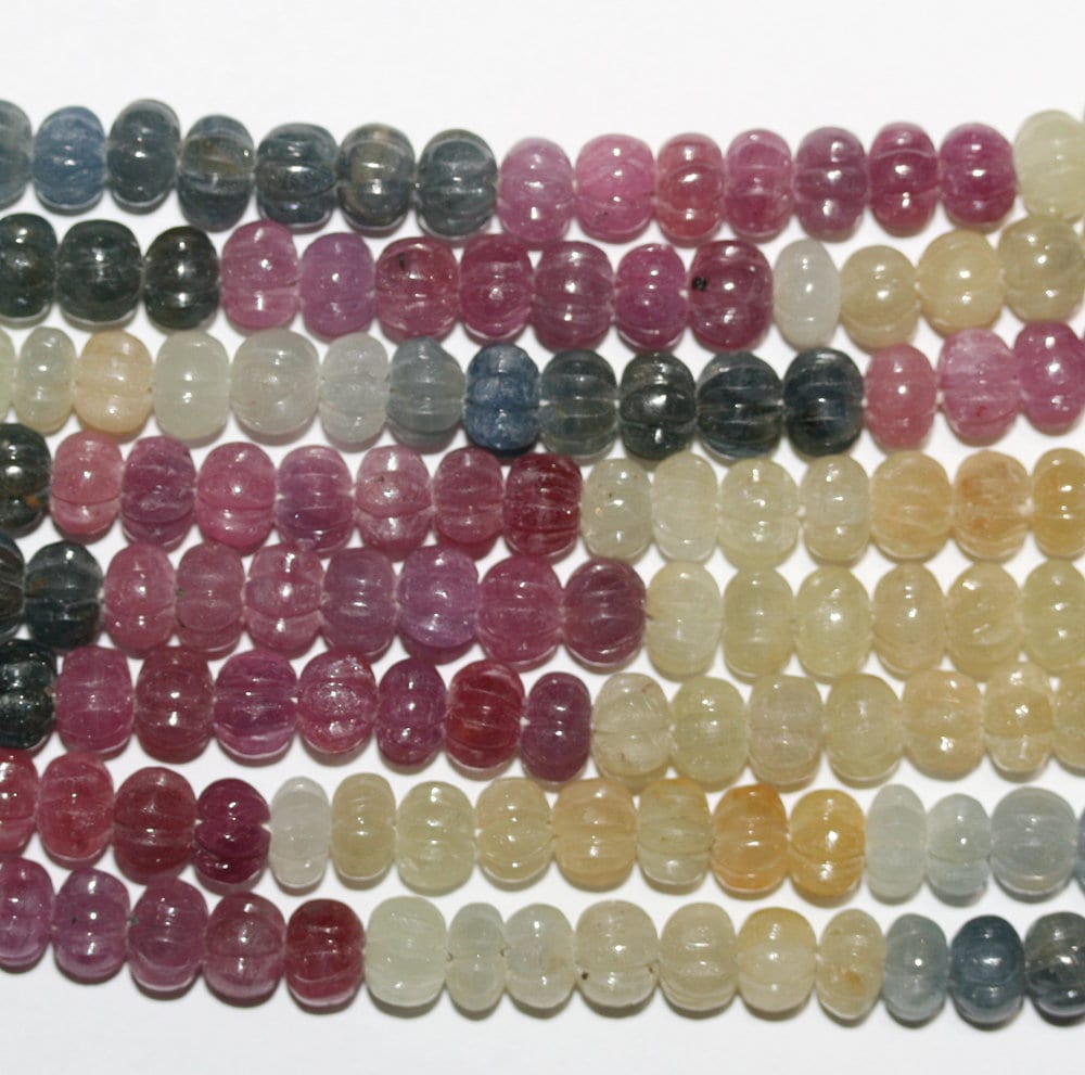 Cuentas redondas talladas de zafiro múltiple de 17" de St. de 7 x 5 mm.