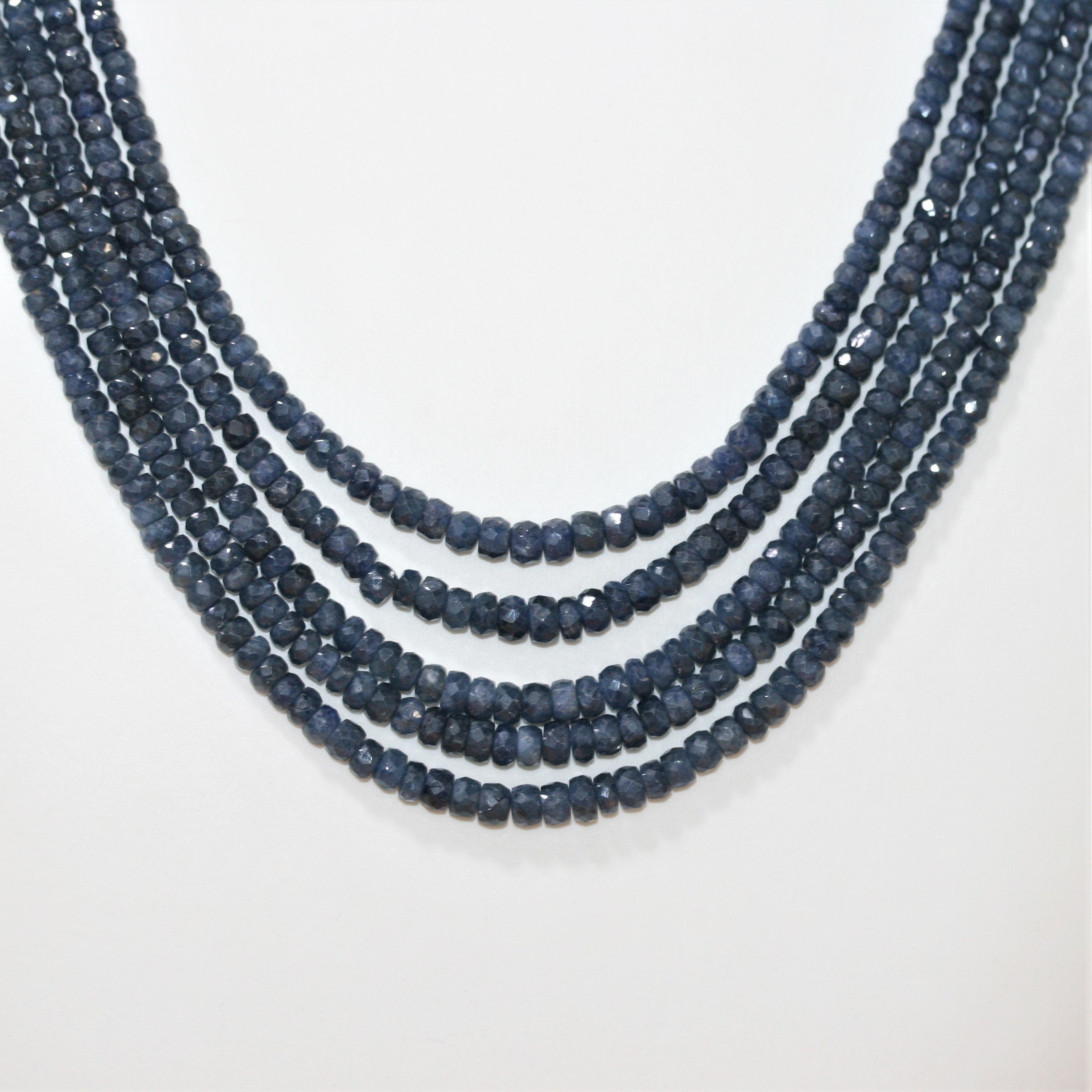 Collar de zafiro azul facetado Rondelle de 4 x 2 mm. Aprox.