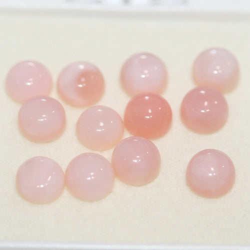 Lot de 12 cabochons ronds en opale rose de 6 mm. (12 pièces).