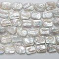 Perles de culture naturelles de 39 cm de long, de forme rectangulaire irrégulière (environ 19 x 15 mm). Disponibles en gros.