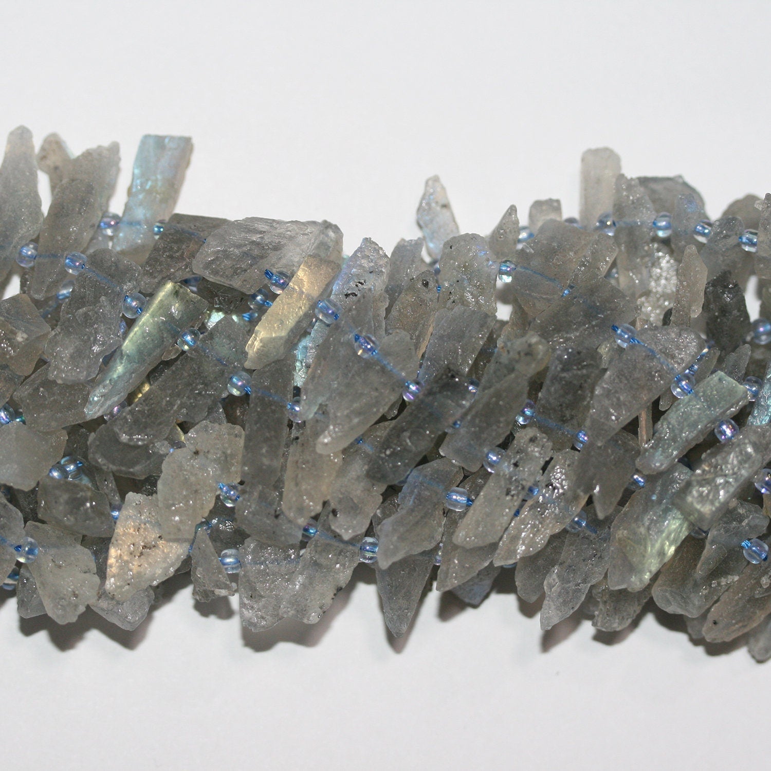 Perlas de labradorita sin pulir de 16" (15 x 6 mm), aprox. - Hilo de 40 cm.